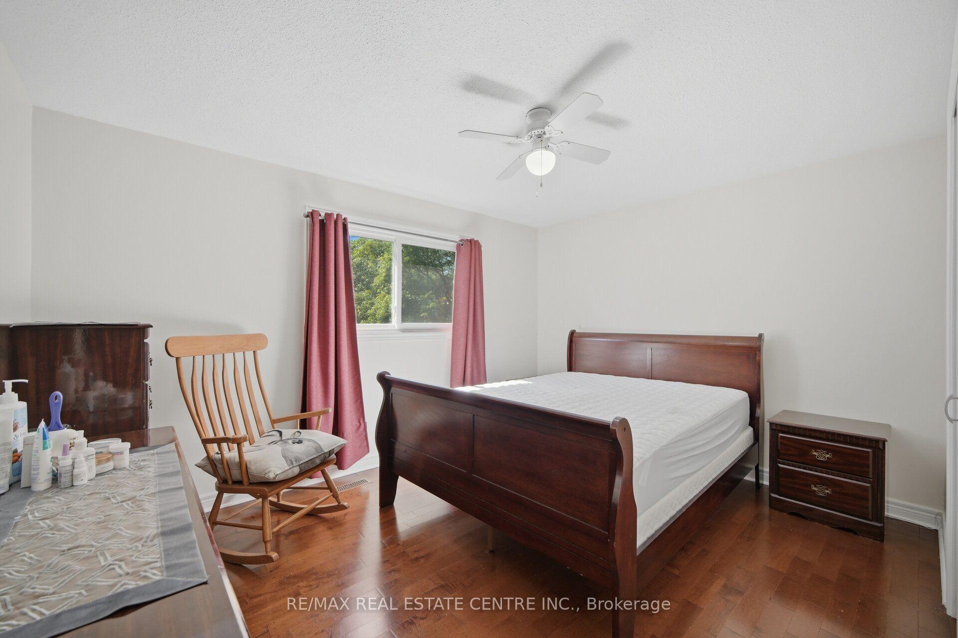 Photo 31 of 71 Sultan Pool Drive, Etobicoke, West Humber-Clairville — HOMEH