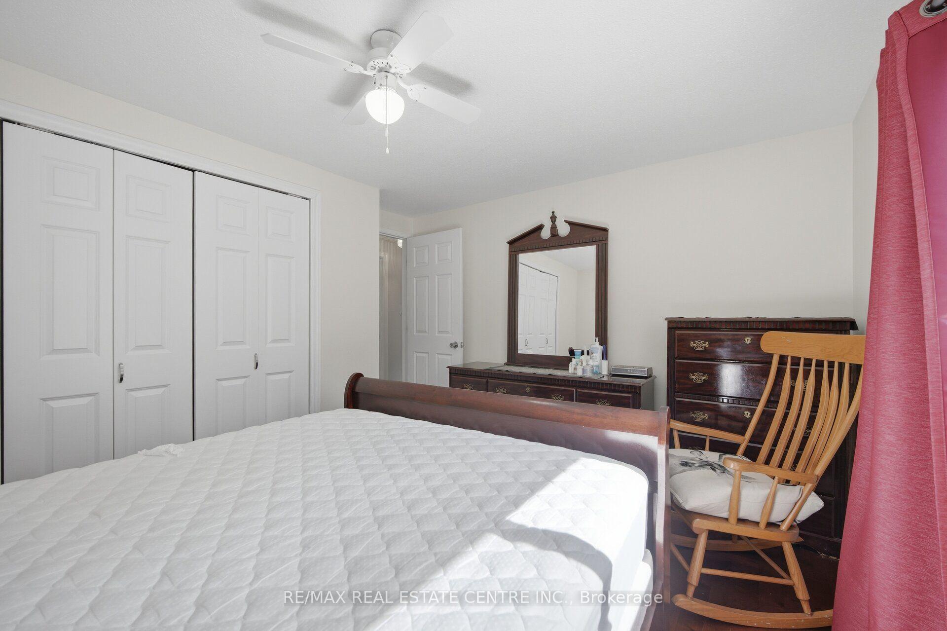 Photo 33 of 71 Sultan Pool Drive, Etobicoke, West Humber-Clairville — HOMEH