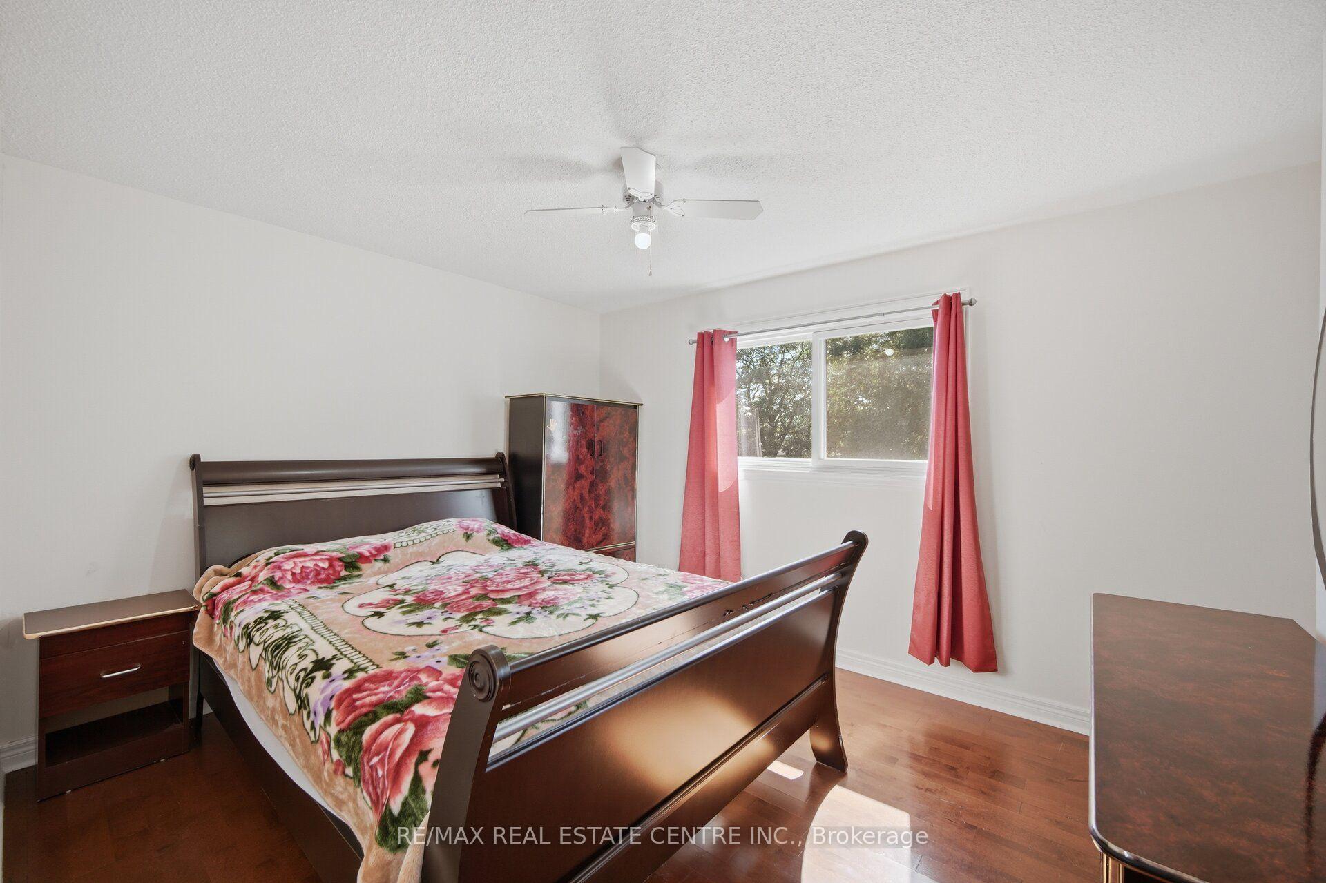 Photo 35 of 71 Sultan Pool Drive, Etobicoke, West Humber-Clairville — HOMEH