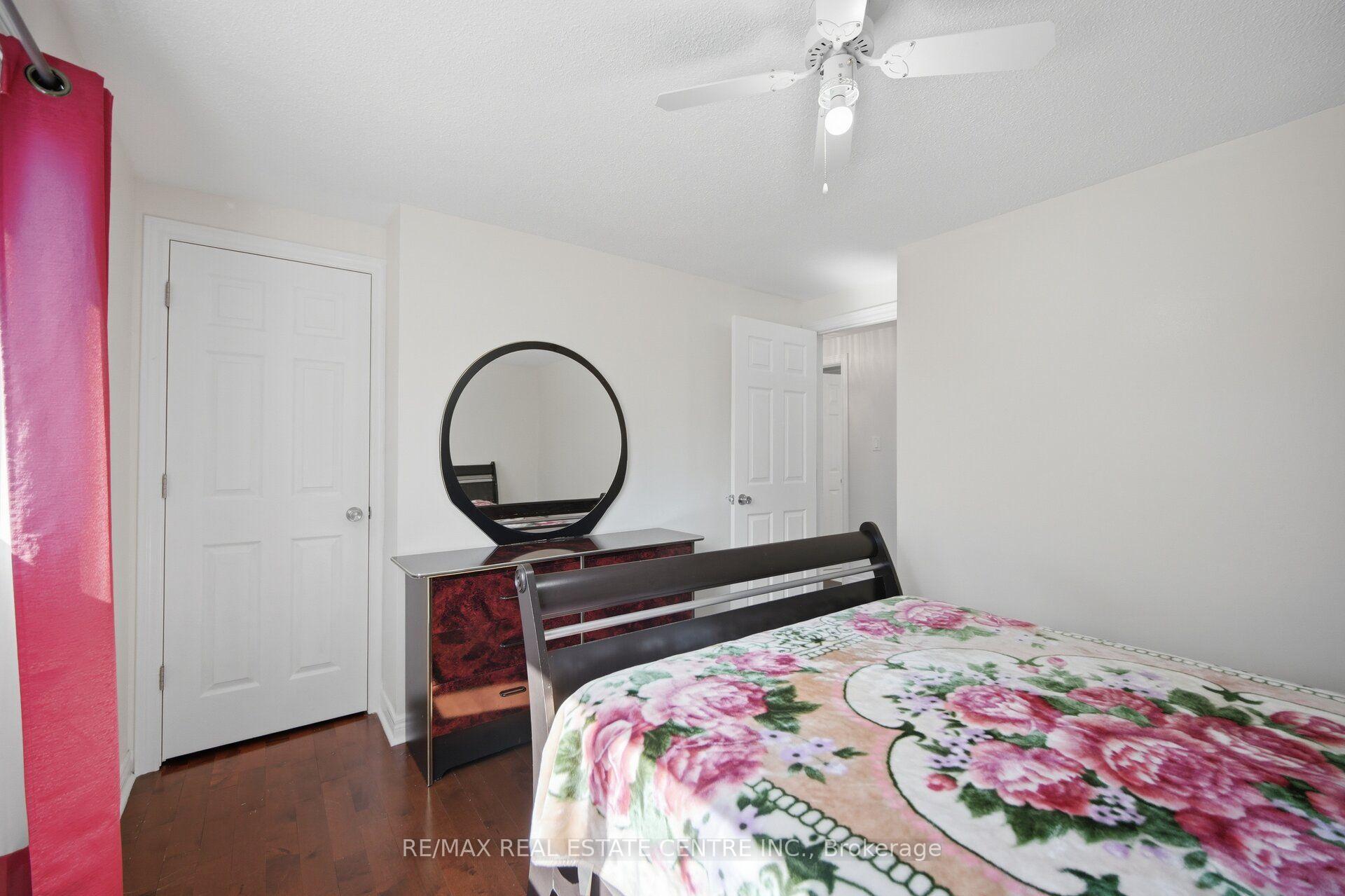Photo 37 of 71 Sultan Pool Drive, Etobicoke, West Humber-Clairville — HOMEH
