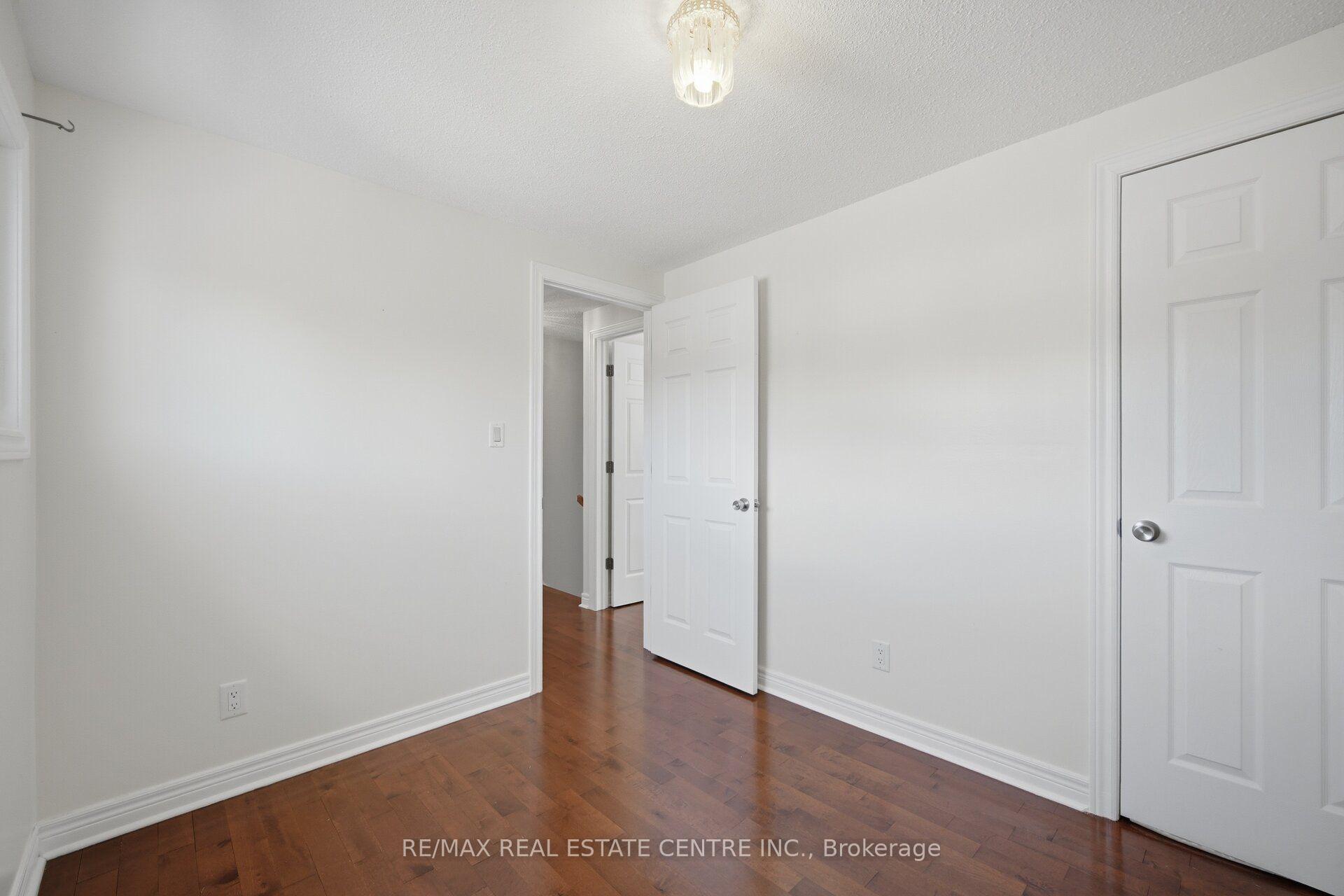 Photo 41 of 71 Sultan Pool Drive, Etobicoke, West Humber-Clairville — HOMEH