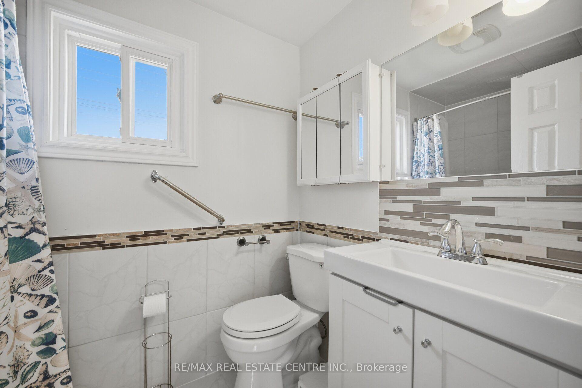 Photo 47 of 71 Sultan Pool Drive, Etobicoke, West Humber-Clairville — HOMEH