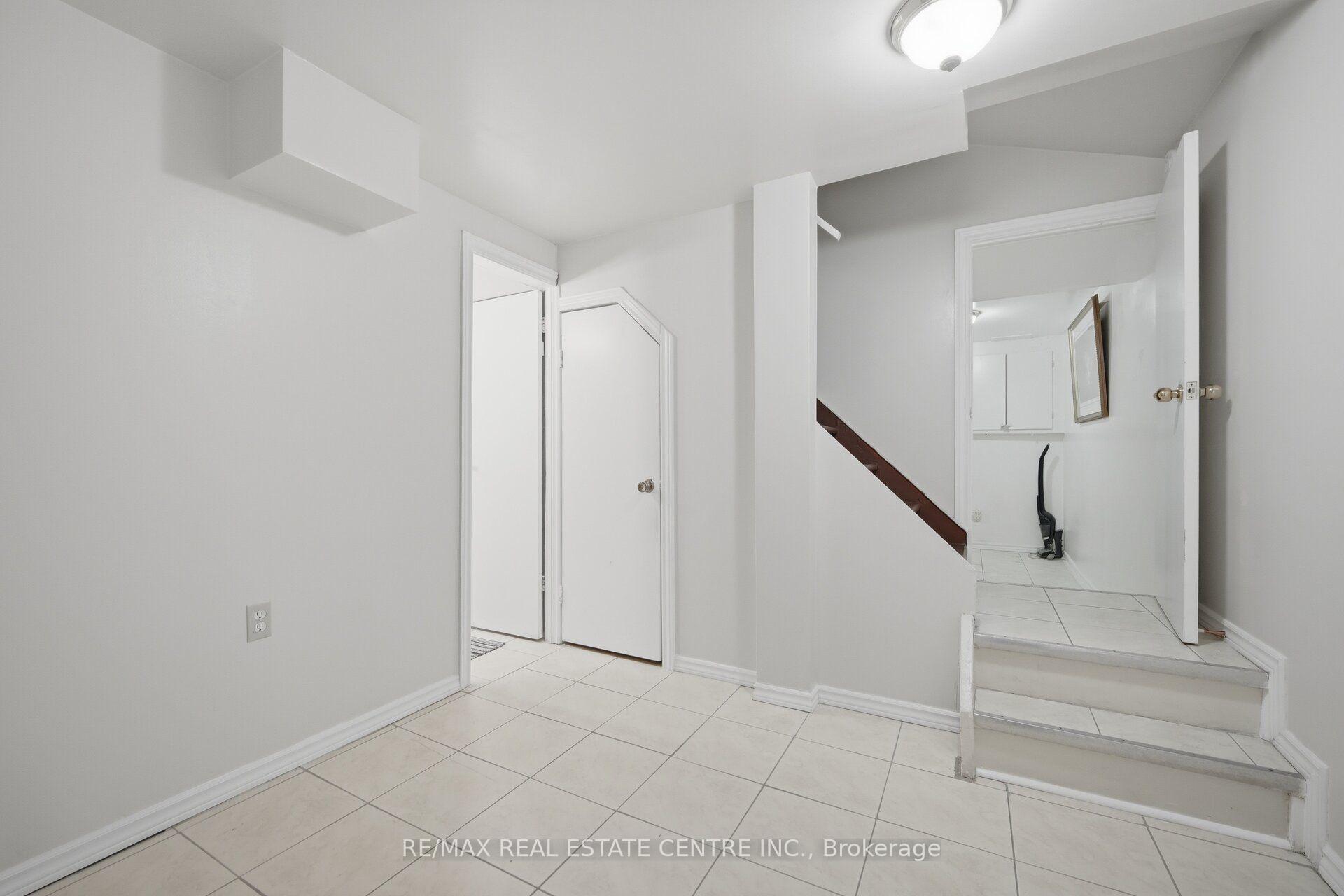 Photo 51 of 71 Sultan Pool Drive, Etobicoke, West Humber-Clairville — HOMEH