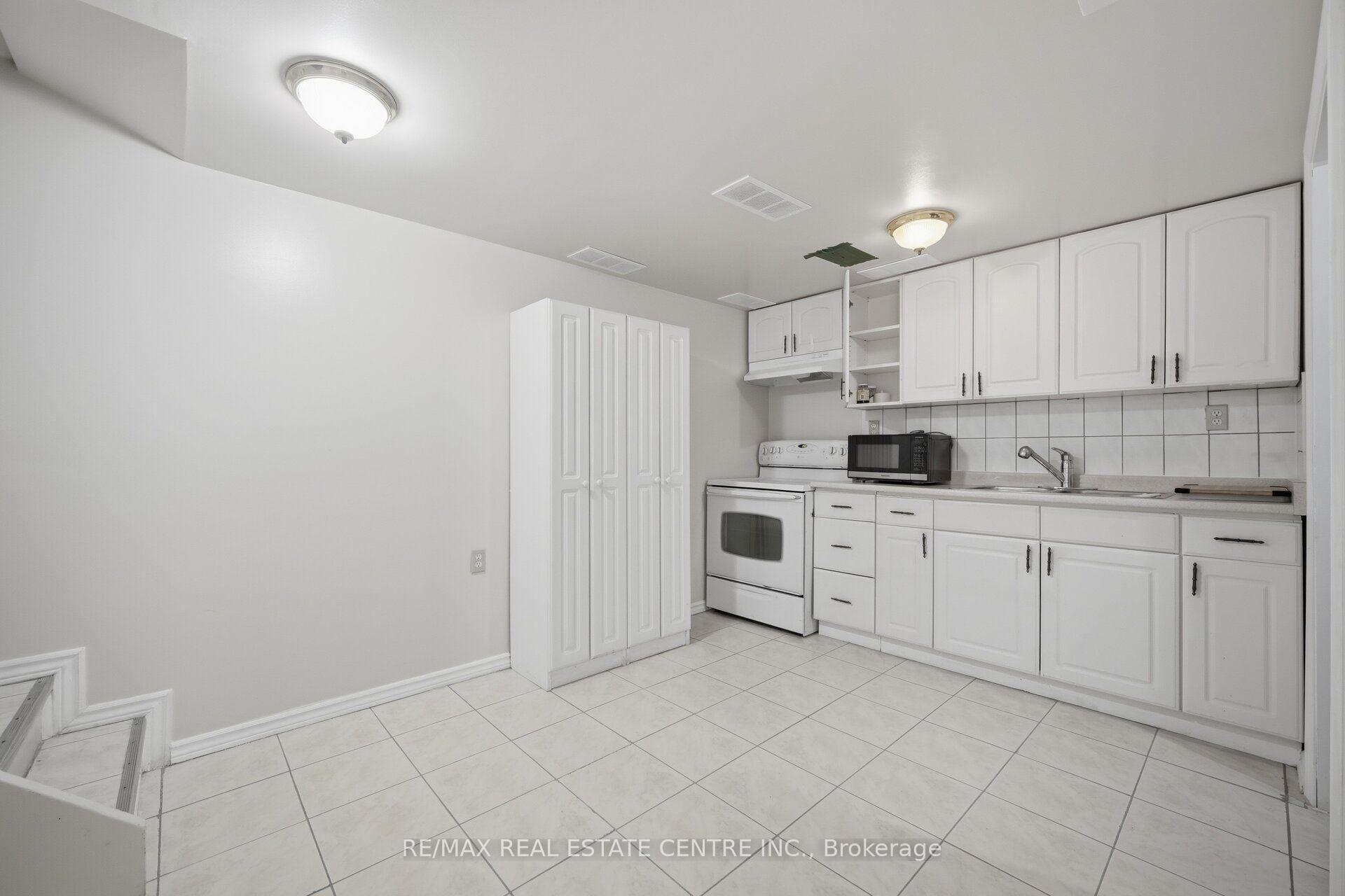 Photo 54 of 71 Sultan Pool Drive, Etobicoke, West Humber-Clairville — HOMEH