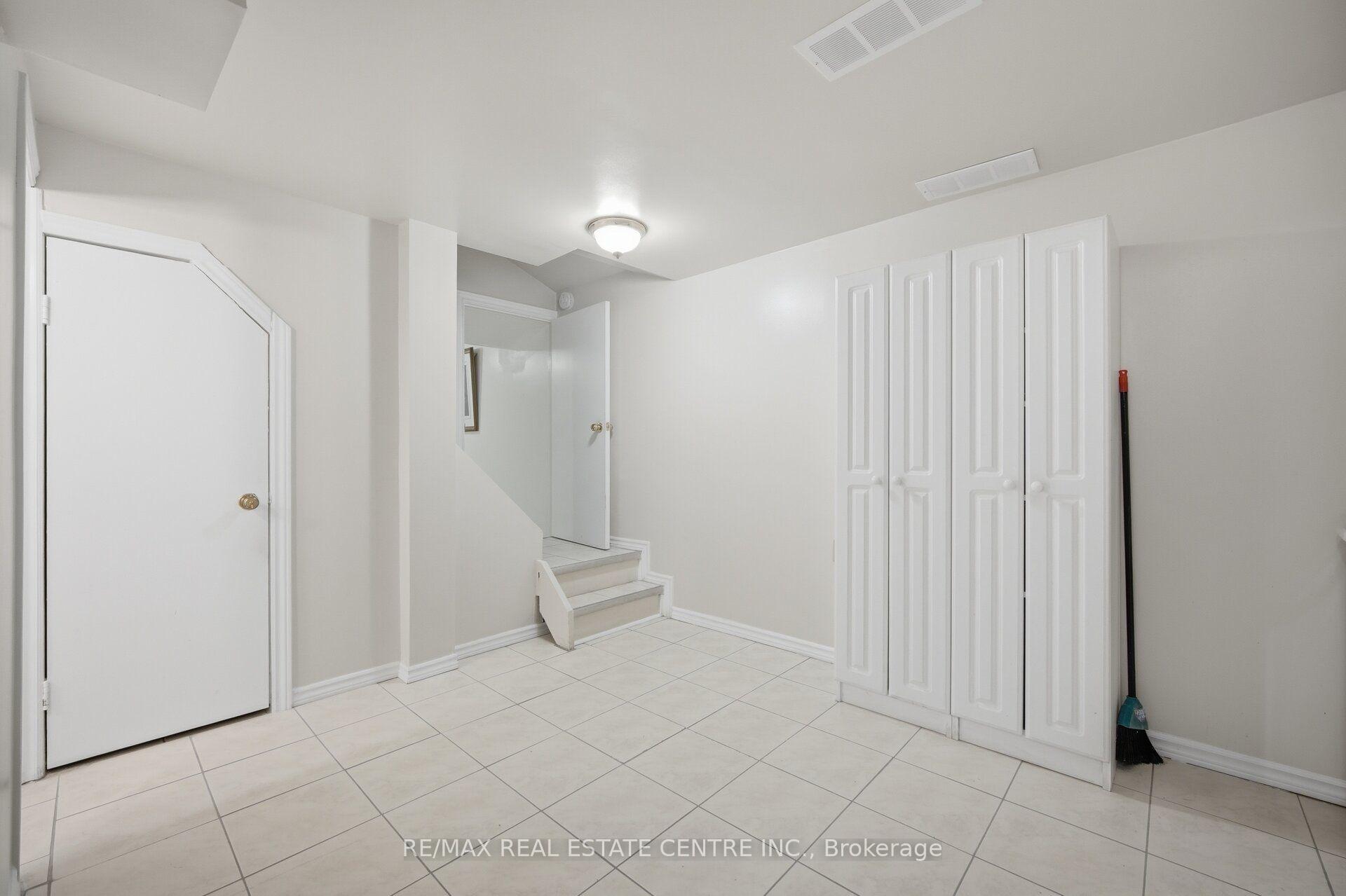 Photo 55 of 71 Sultan Pool Drive, Etobicoke, West Humber-Clairville — HOMEH