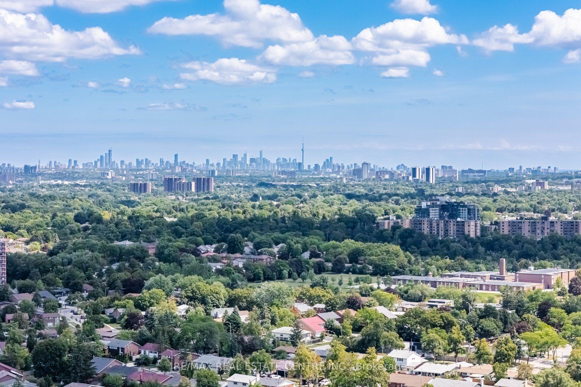 Photo 42 of 71 Sultan Pool Drive, Etobicoke, West Humber-Clairville — HOMEH