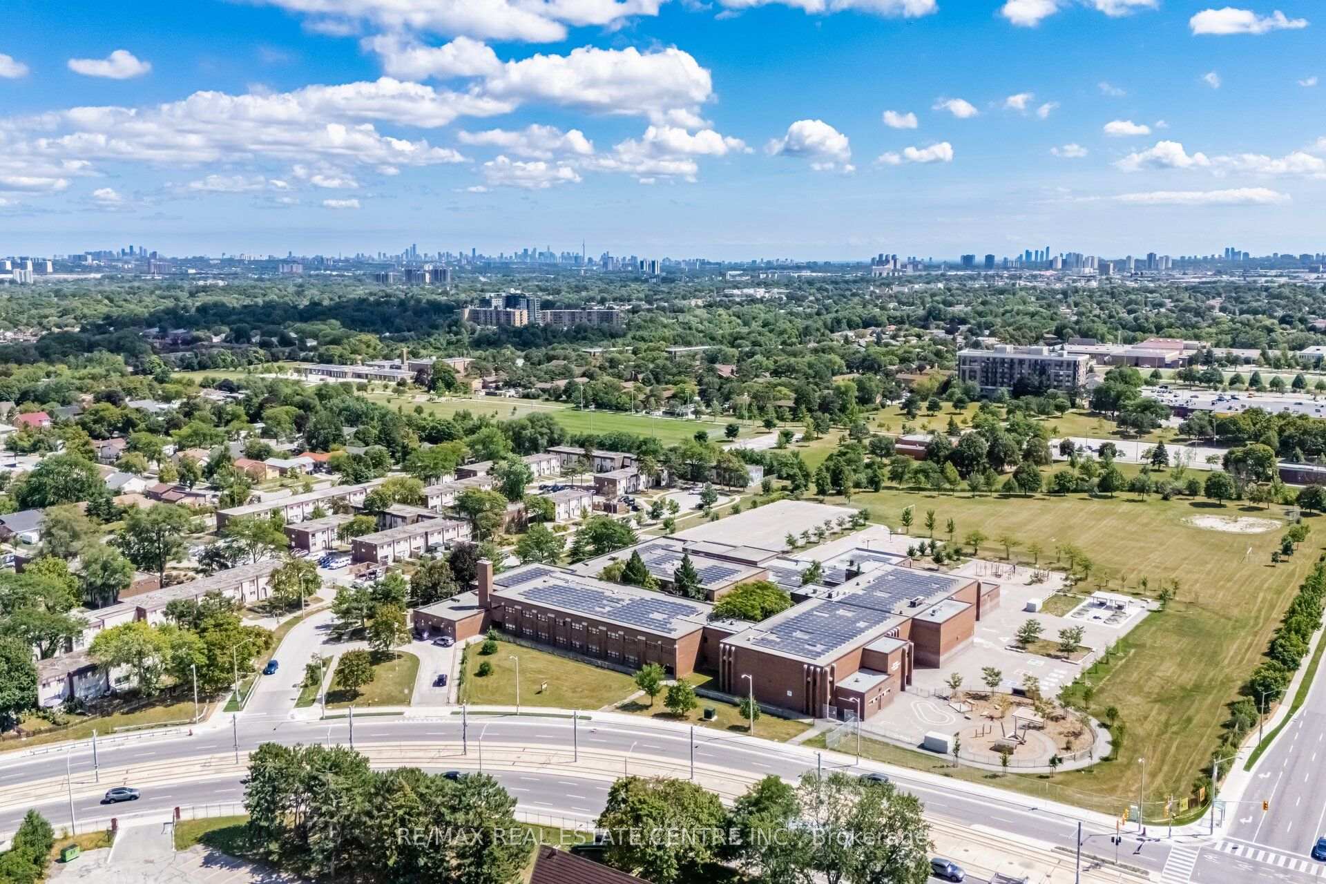 Photo 50 of 71 Sultan Pool Drive, Etobicoke, West Humber-Clairville — HOMEH