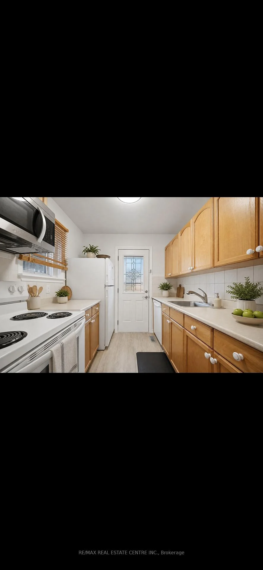 Photo 9 of 71 Sultan Pool Drive, Etobicoke, West Humber-Clairville — HOMEH