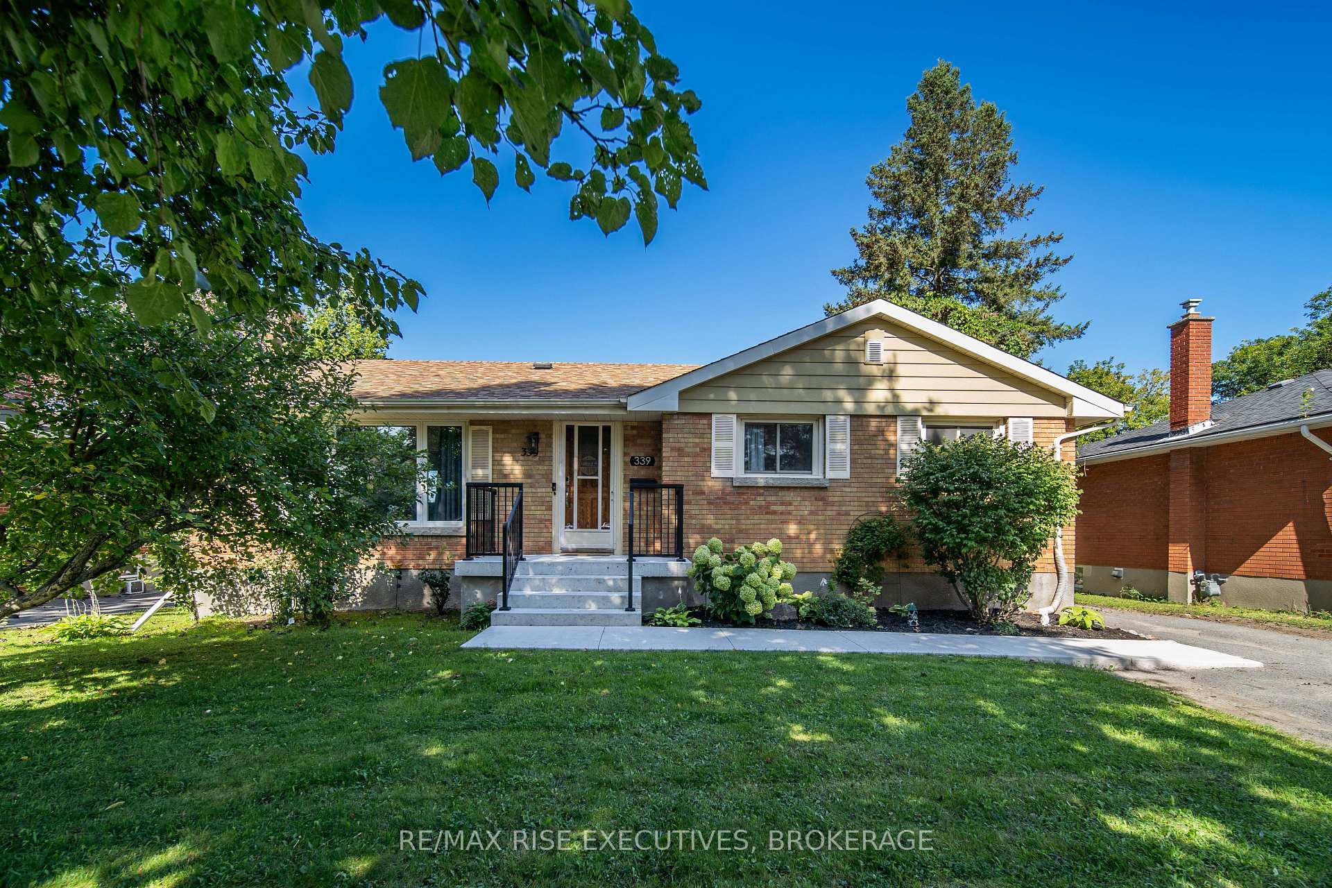 Photo 2 of 339 Arrowhead Place, Kingston, West of Sir John A. Blvd — HOMEH