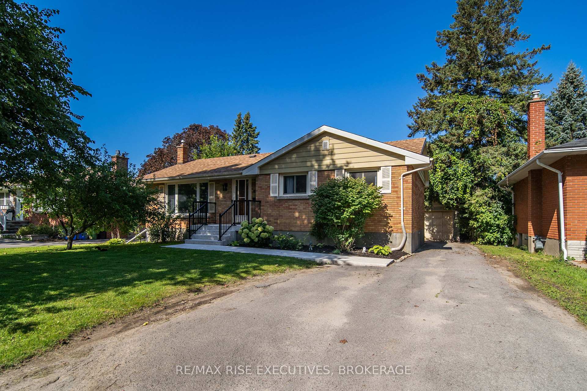 Photo 3 of 339 Arrowhead Place, Kingston, West of Sir John A. Blvd — HOMEH
