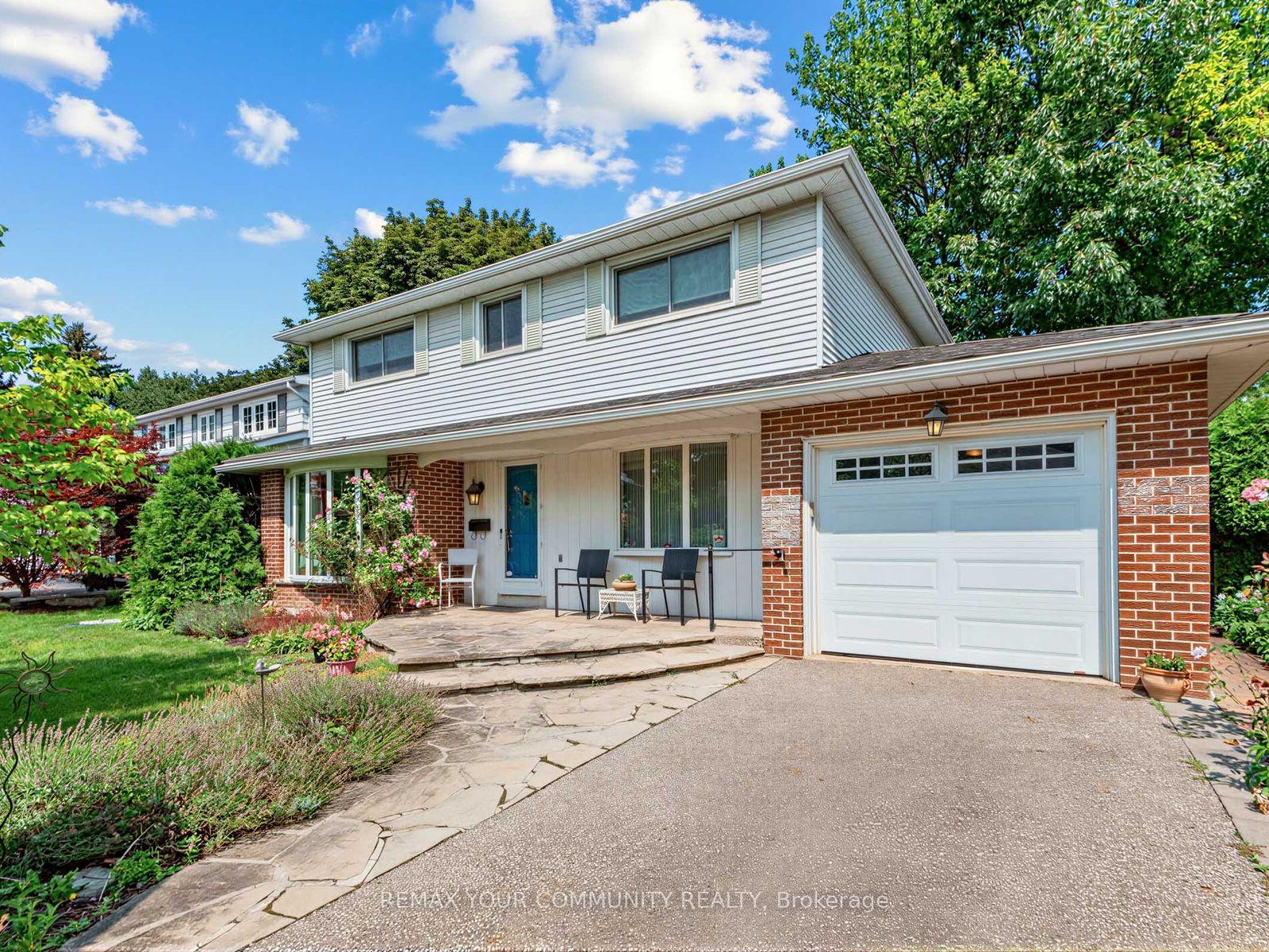Photo 2 of 14 Apple Orchard Path, Markham, Royal Orchard — HOMEH