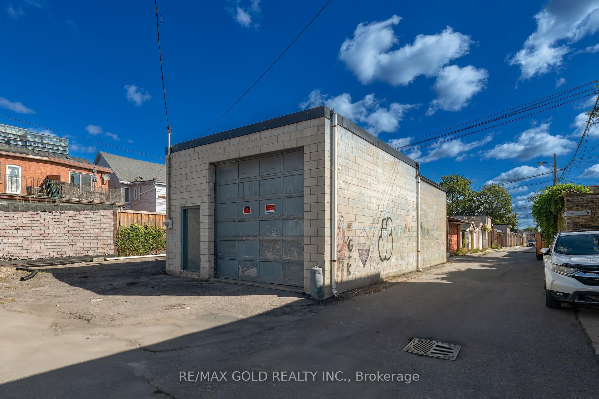 Photo 4 of 131R Millicent Street, Toronto, Dovercourt-Wallace Emerson-Junction — HOMEH