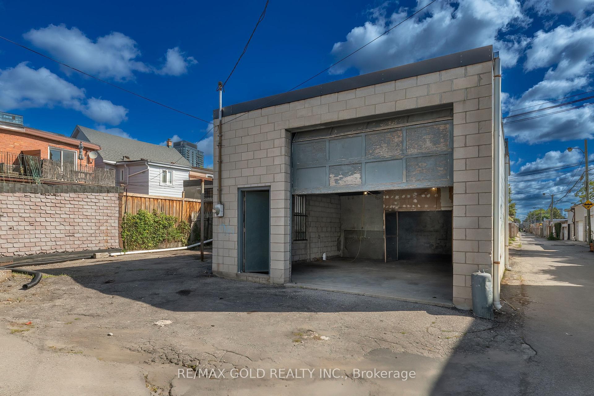 Photo 7 of 131R Millicent Street, Toronto, Dovercourt-Wallace Emerson-Junction — HOMEH