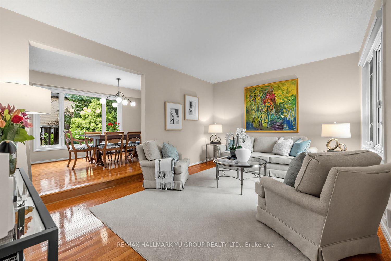 Photo 2 of 21 Esther Crescent, Vaughan, Crestwood-Springfarm-Yorkhill — HOMEH