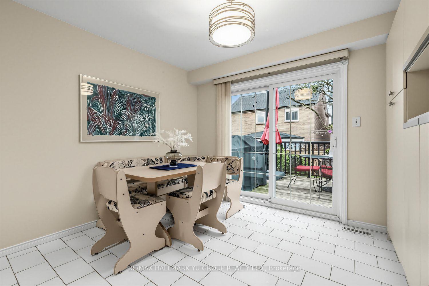 Photo 9 of 21 Esther Crescent, Vaughan, Crestwood-Springfarm-Yorkhill — HOMEH