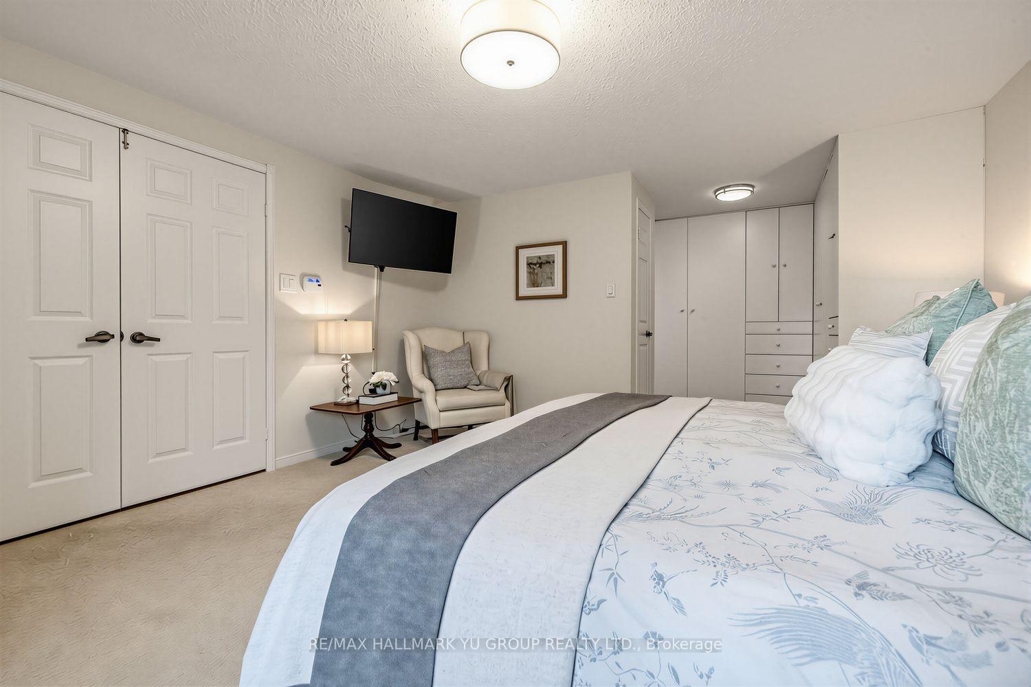 Photo 13 of 21 Esther Crescent, Vaughan, Crestwood-Springfarm-Yorkhill — HOMEH