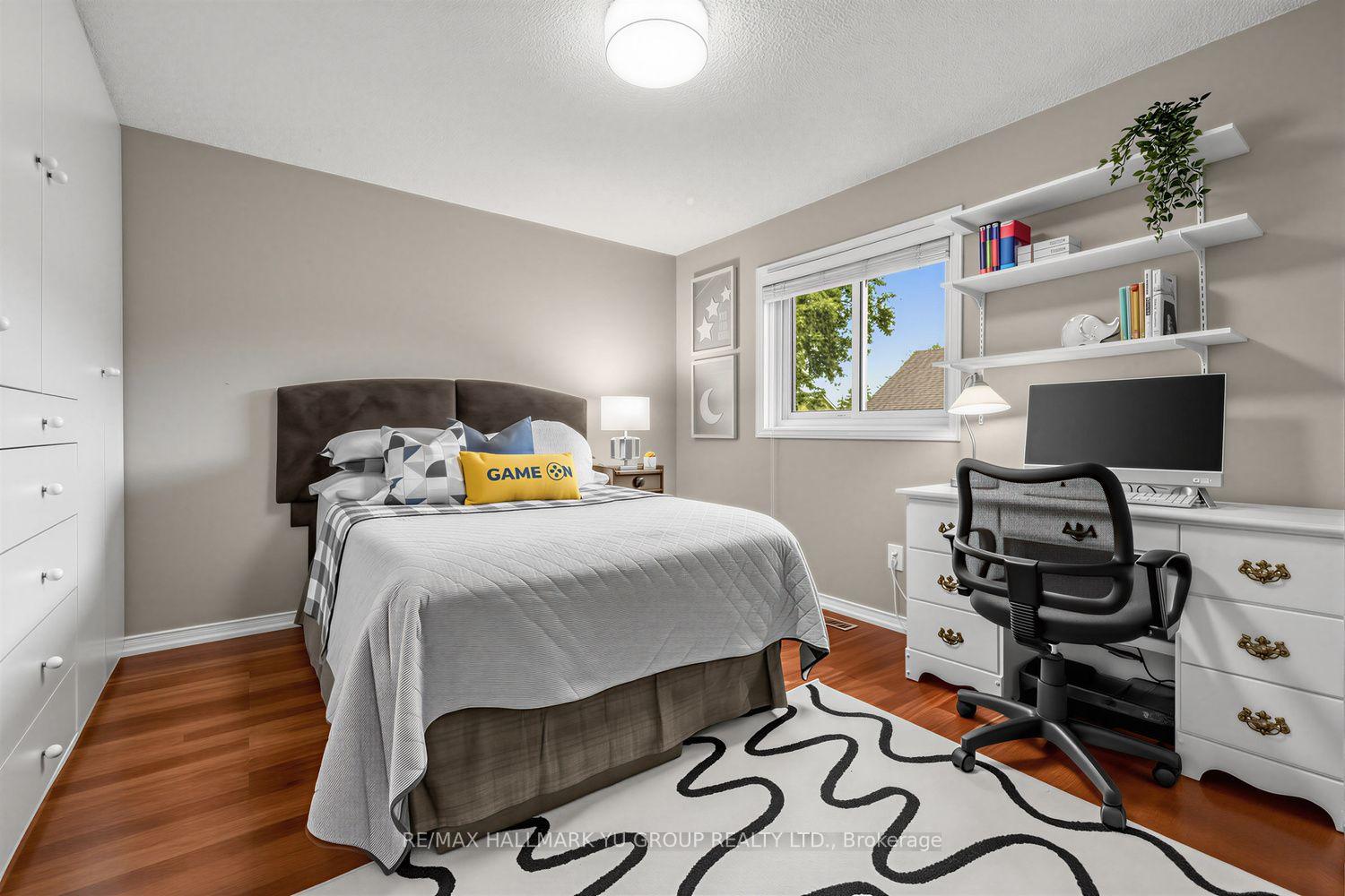Photo 15 of 21 Esther Crescent, Vaughan, Crestwood-Springfarm-Yorkhill — HOMEH
