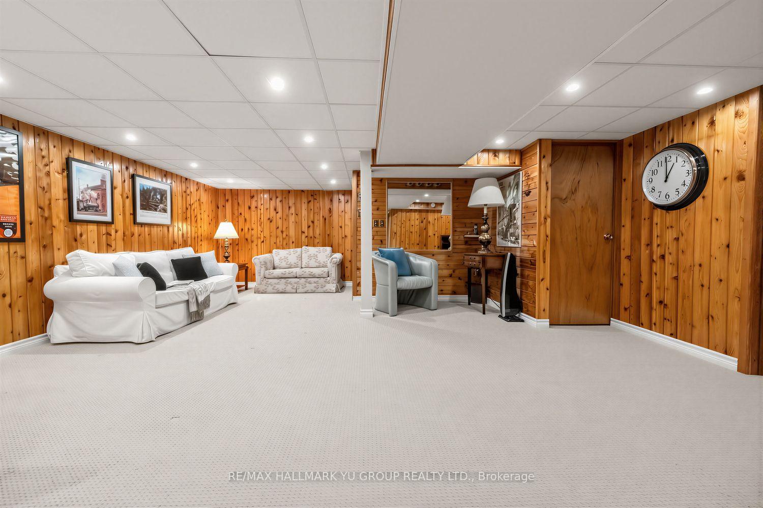 Photo 16 of 21 Esther Crescent, Vaughan, Crestwood-Springfarm-Yorkhill — HOMEH