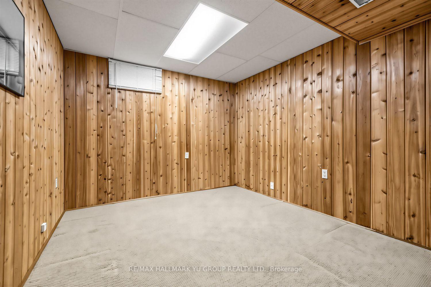 Photo 17 of 21 Esther Crescent, Vaughan, Crestwood-Springfarm-Yorkhill — HOMEH
