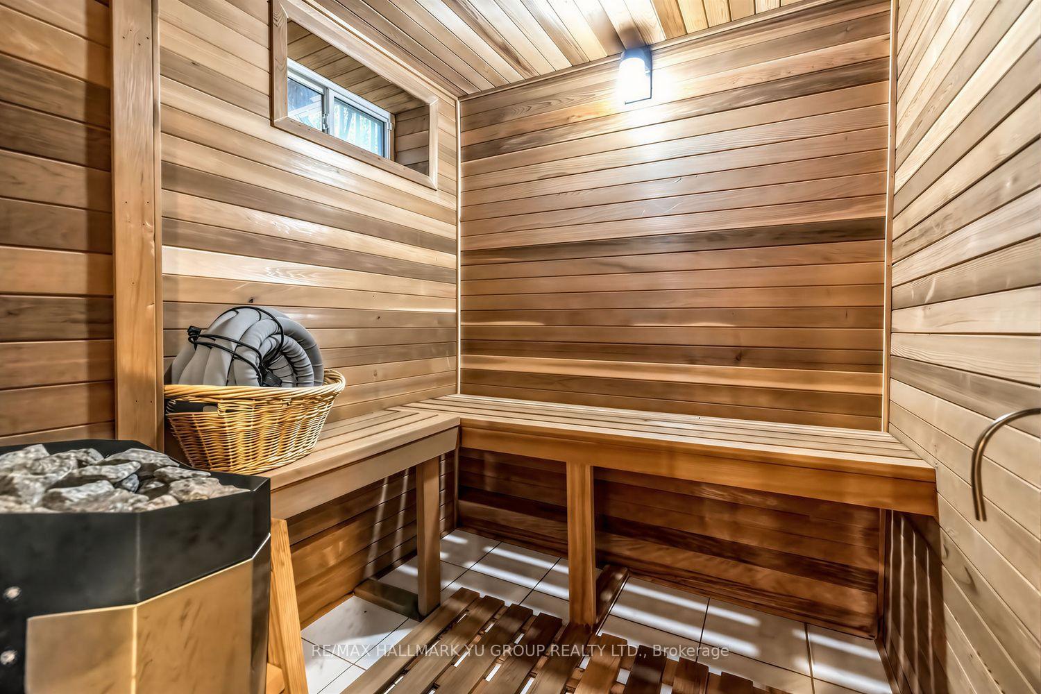 Photo 19 of 21 Esther Crescent, Vaughan, Crestwood-Springfarm-Yorkhill — HOMEH