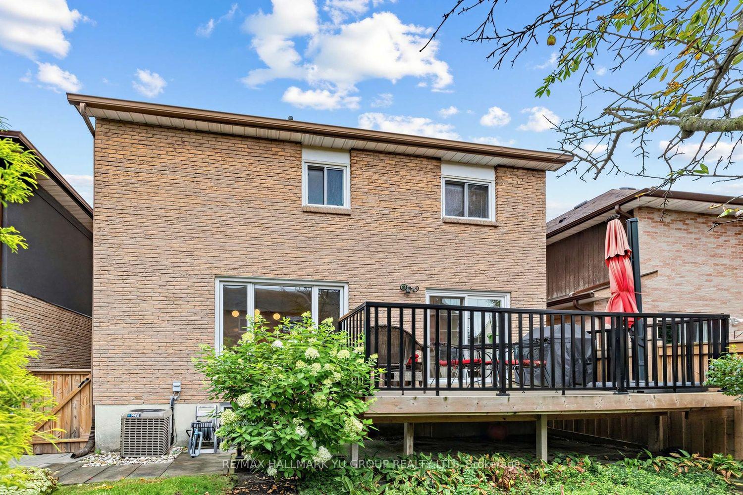 Photo 20 of 21 Esther Crescent, Vaughan, Crestwood-Springfarm-Yorkhill — HOMEH