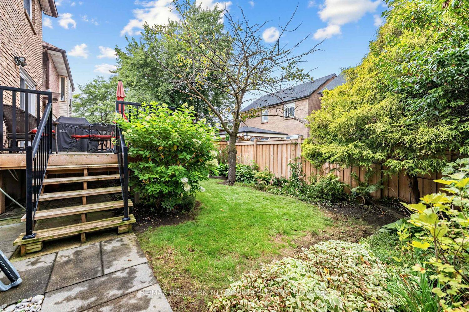Photo 22 of 21 Esther Crescent, Vaughan, Crestwood-Springfarm-Yorkhill — HOMEH
