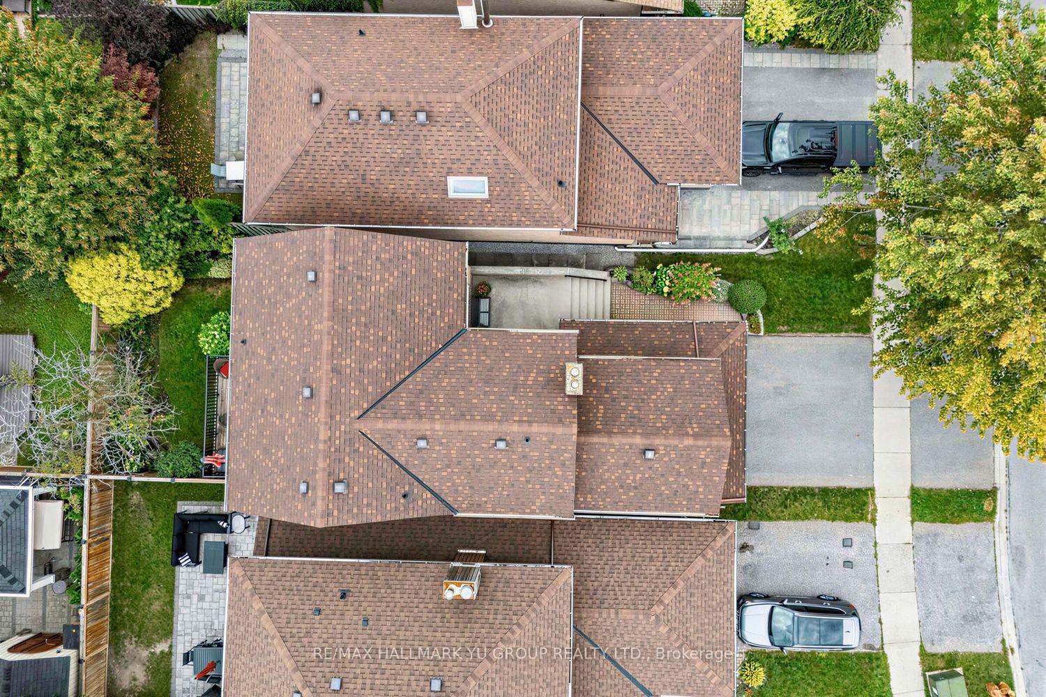 Photo 23 of 21 Esther Crescent, Vaughan, Crestwood-Springfarm-Yorkhill — HOMEH