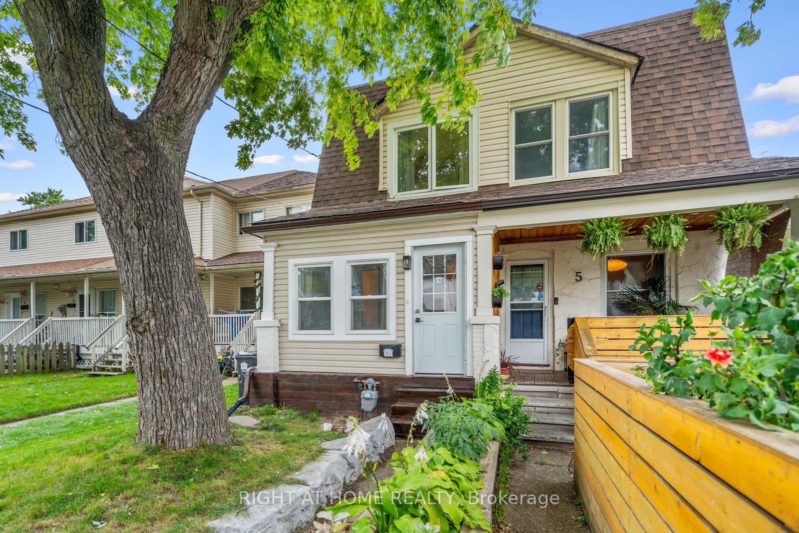 Photo 2 of 5 1/2 Luttrell Avenue, Toronto, East End-Danforth — HOMEH
