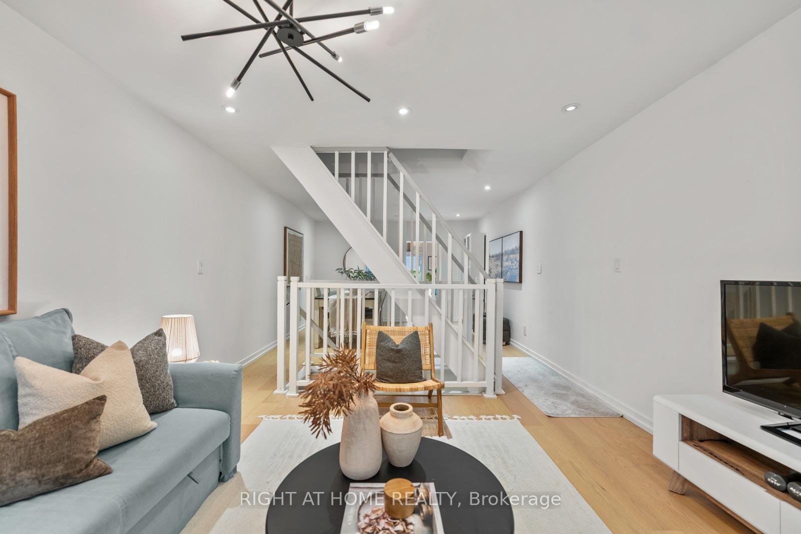 Photo 9 of 5 1/2 Luttrell Avenue, Toronto, East End-Danforth — HOMEH