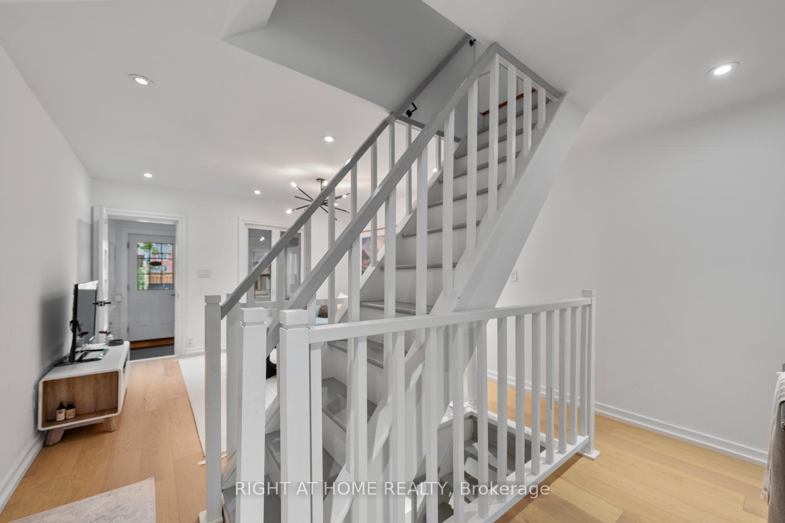 Photo 10 of 5 1/2 Luttrell Avenue, Toronto, East End-Danforth — HOMEH