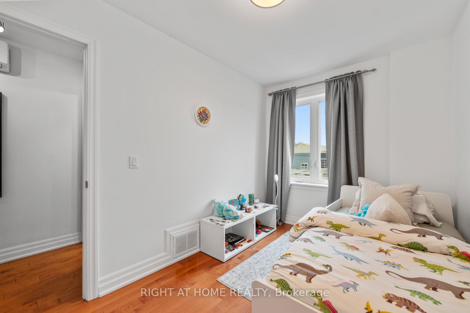Photo 25 of 5 1/2 Luttrell Avenue, Toronto, East End-Danforth — HOMEH