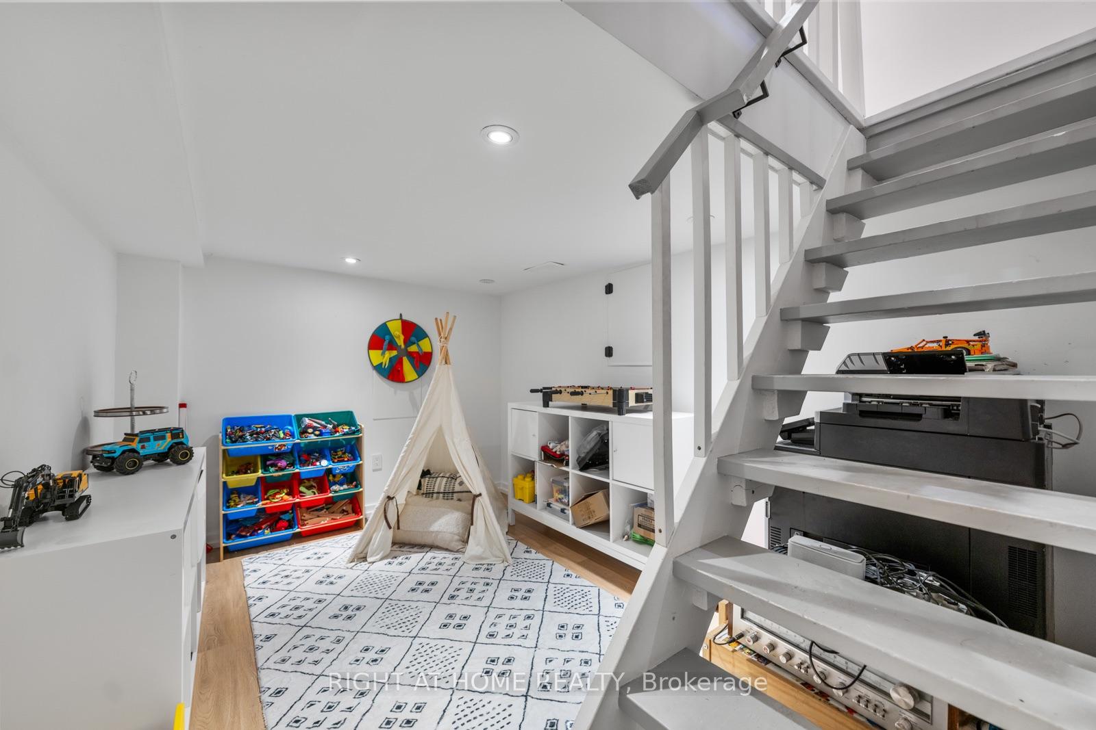 Photo 26 of 5 1/2 Luttrell Avenue, Toronto, East End-Danforth — HOMEH