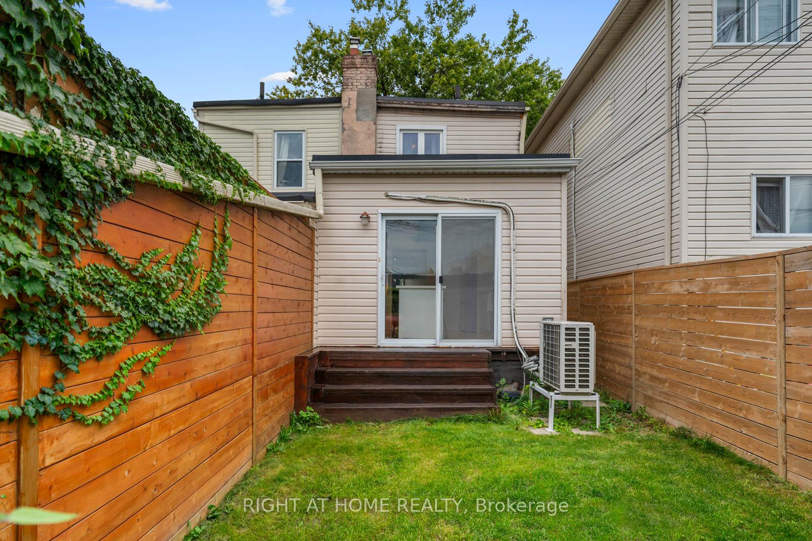 Photo 32 of 5 1/2 Luttrell Avenue, Toronto, East End-Danforth — HOMEH