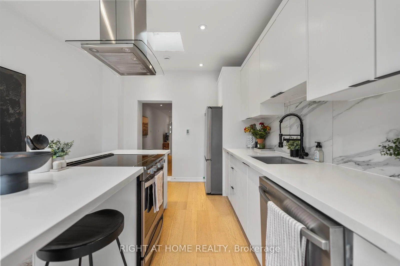 Photo 20 of 5 1/2 Luttrell Avenue, Toronto, East End-Danforth — HOMEH