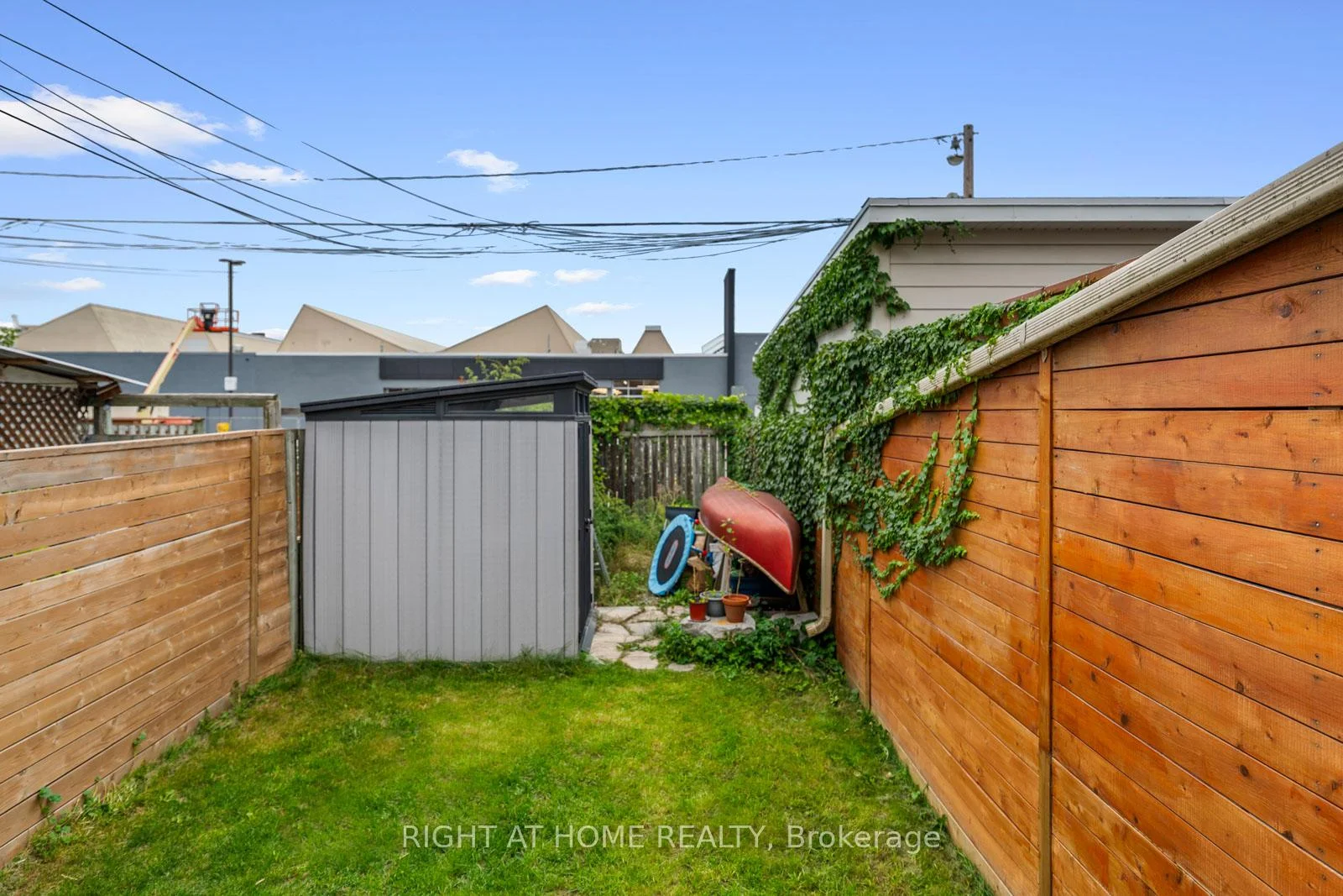 Photo 37 of 5 1/2 Luttrell Avenue, Toronto, East End-Danforth — HOMEH