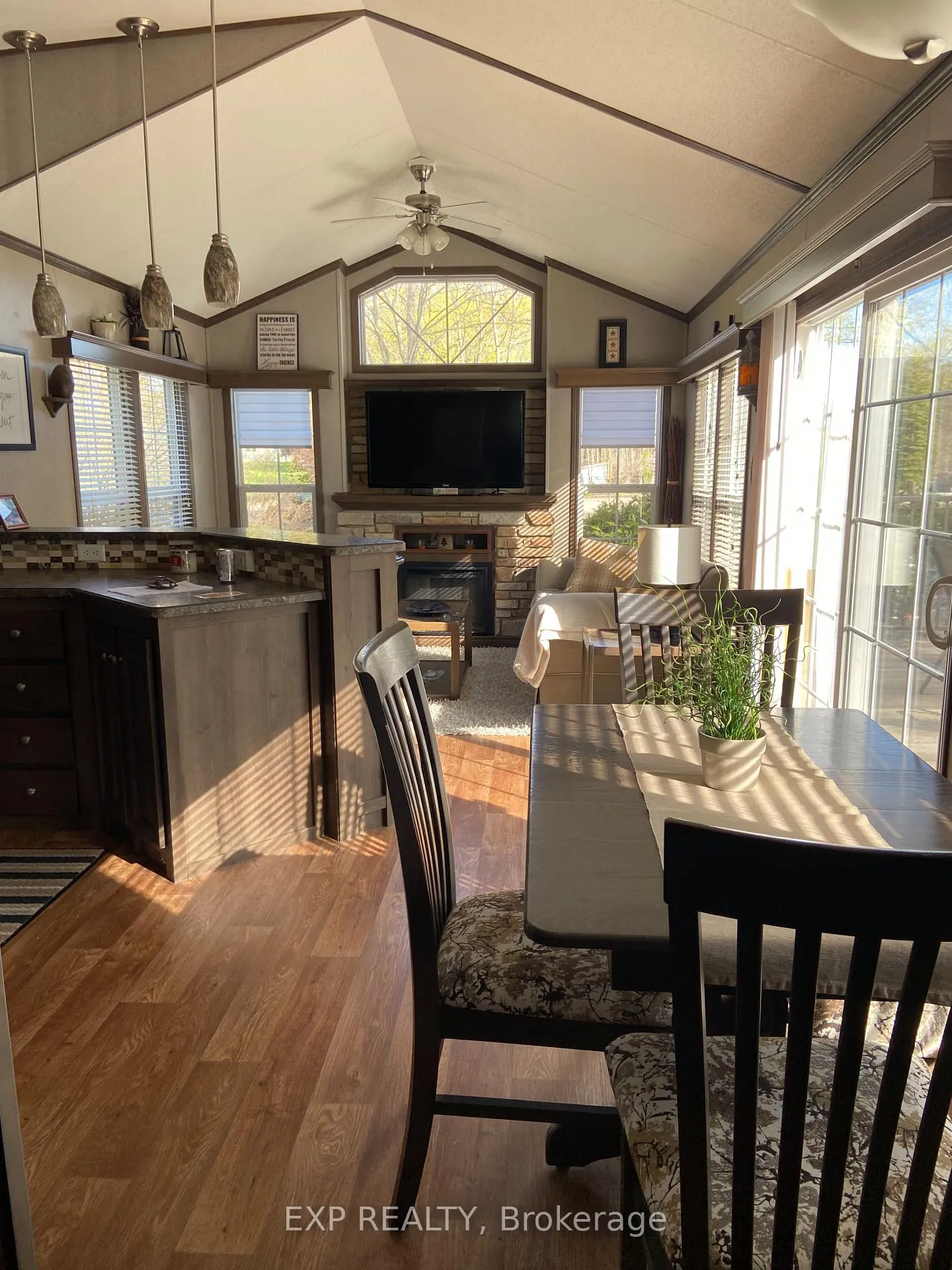 Photo 4 of Unit 232, 76735 Wildwood Line, Bluewater, Bayfield — HOMEH