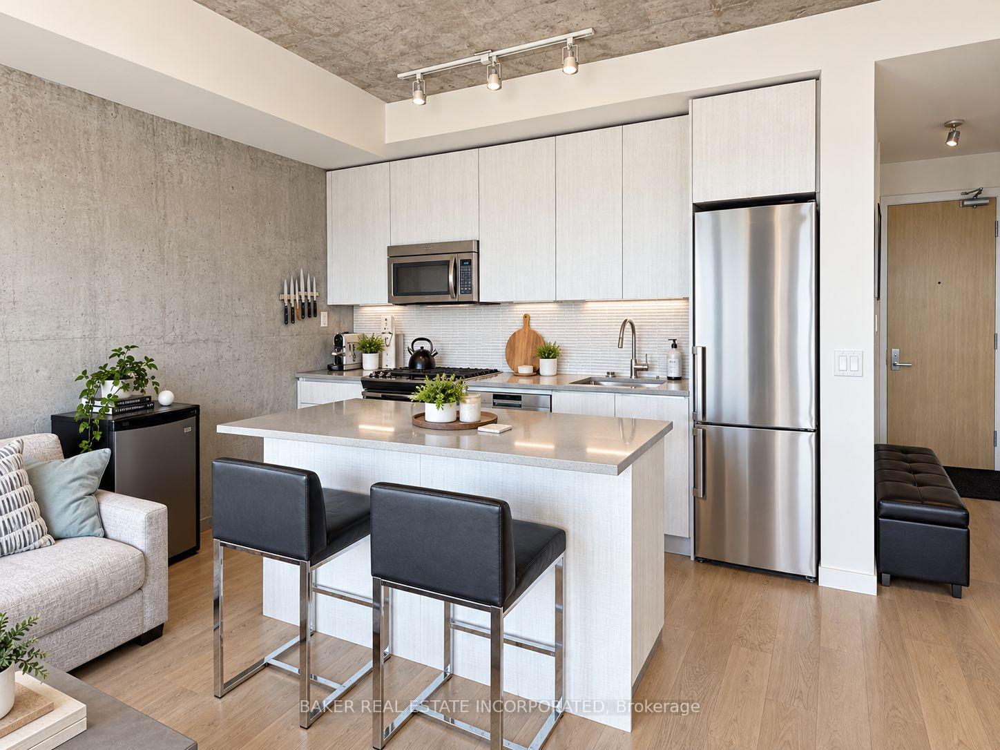 Photo 2 of Unit 1003, 111 Bathurst Street, Toronto, Waterfront Communities — HOMEH