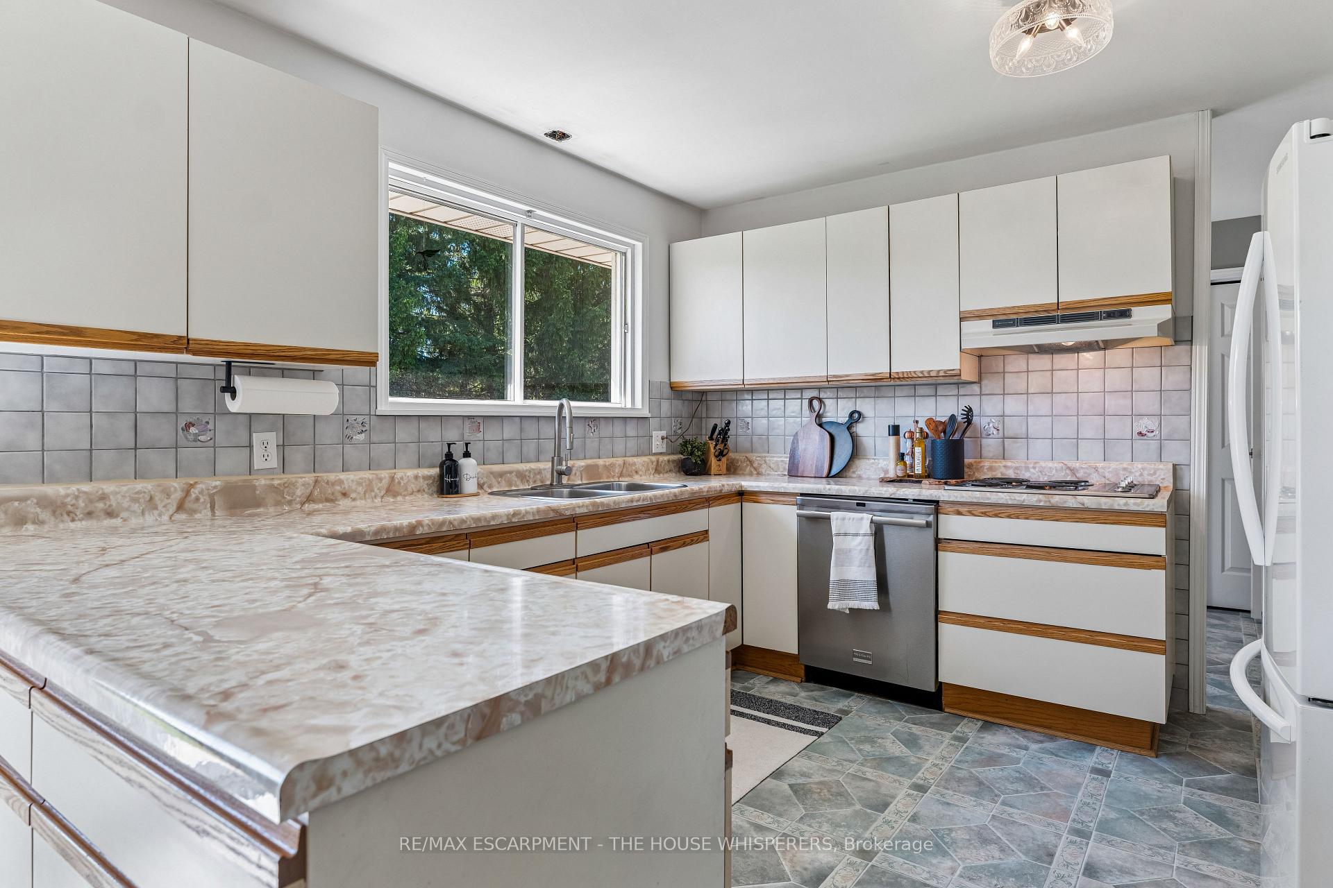 Photo 10 of 1250 Arkell Road, Milton, Rural Milton West — HOMEH