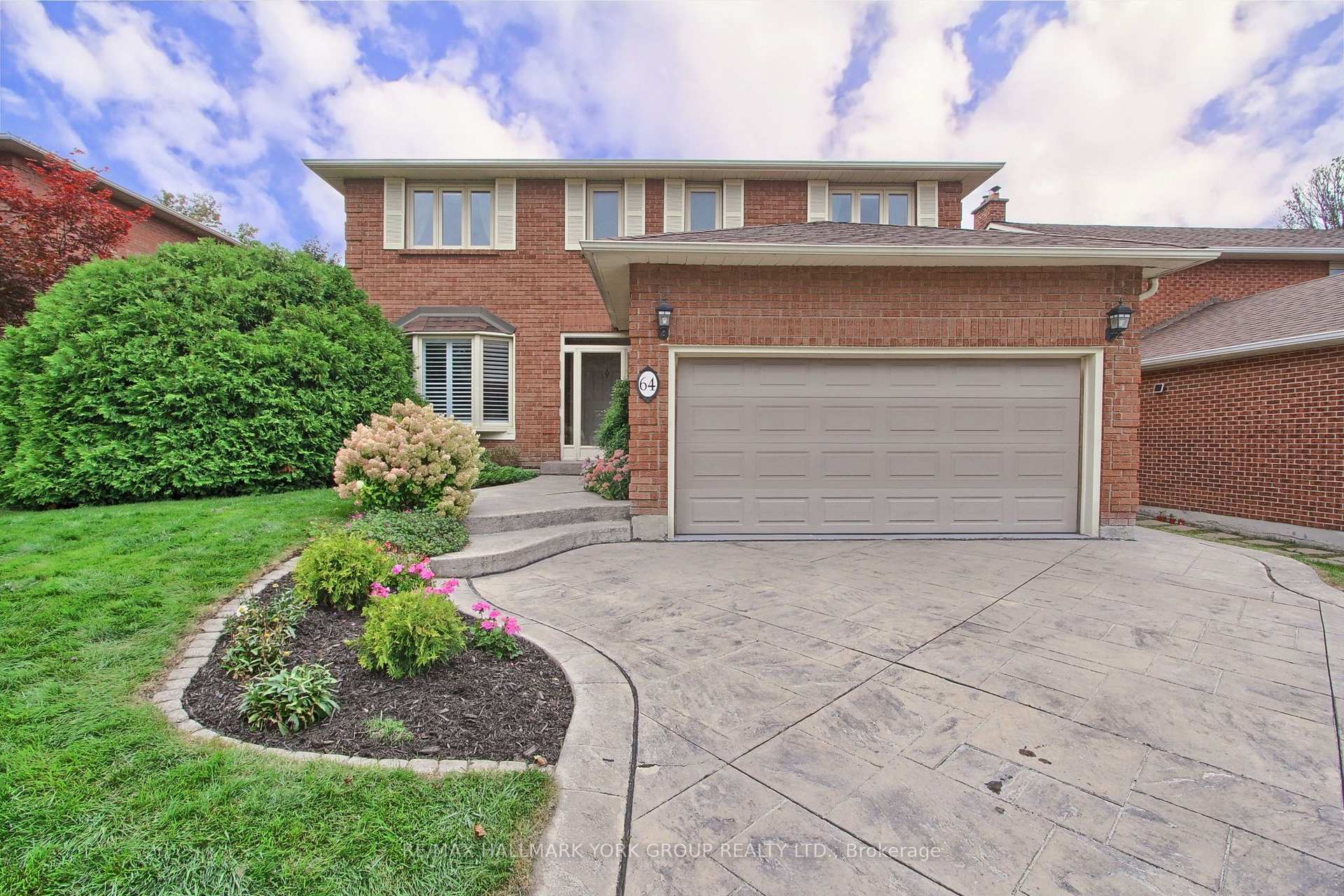 Photo 3 of 64 Golf Links Drive, Aurora, Aurora Highlands — HOMEH
