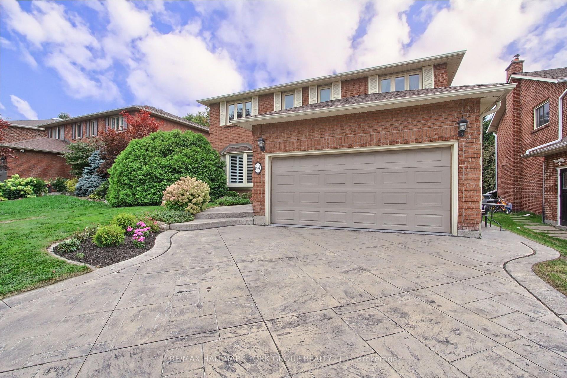 Photo 4 of 64 Golf Links Drive, Aurora, Aurora Highlands — HOMEH