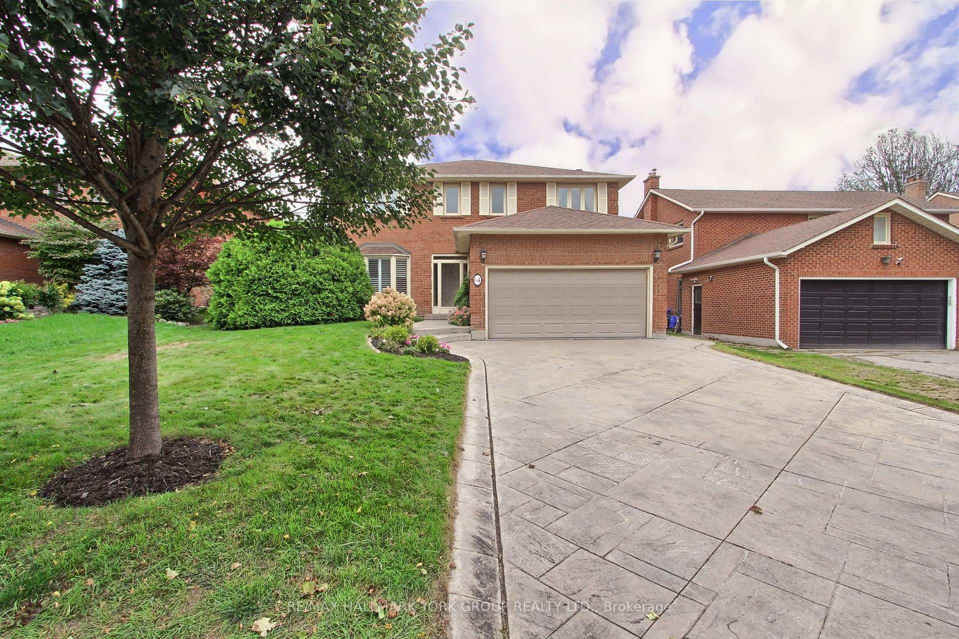 Photo 5 of 64 Golf Links Drive, Aurora, Aurora Highlands — HOMEH