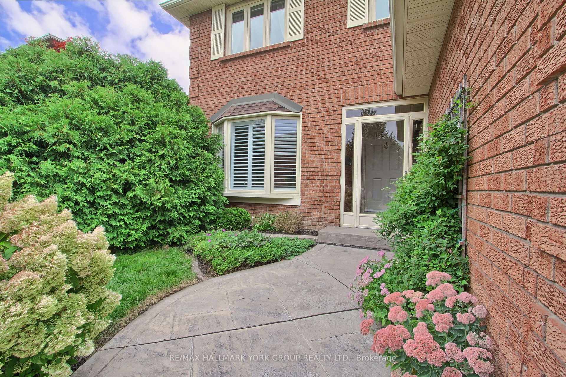 Photo 6 of 64 Golf Links Drive, Aurora, Aurora Highlands — HOMEH