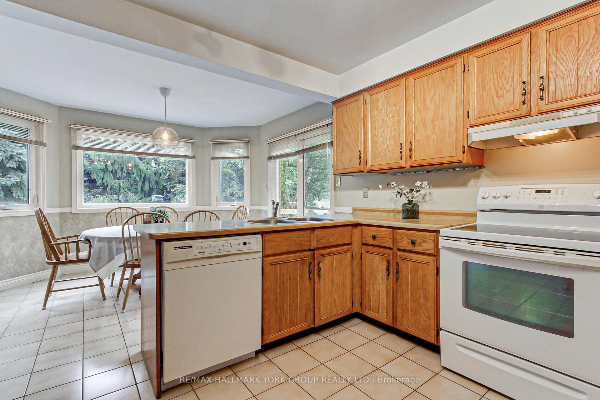 Photo 21 of 64 Golf Links Drive, Aurora, Aurora Highlands — HOMEH