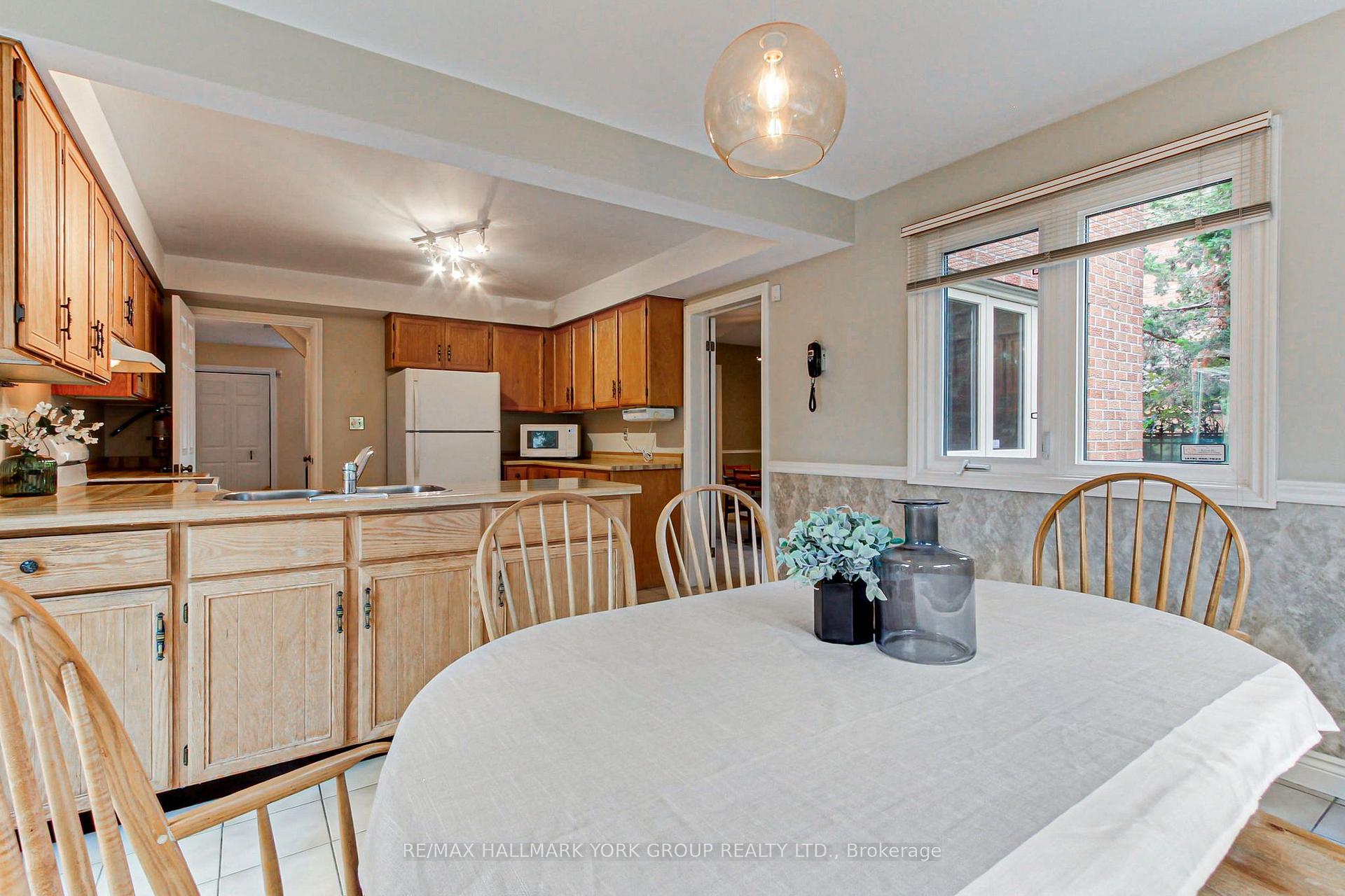 Photo 23 of 64 Golf Links Drive, Aurora, Aurora Highlands — HOMEH