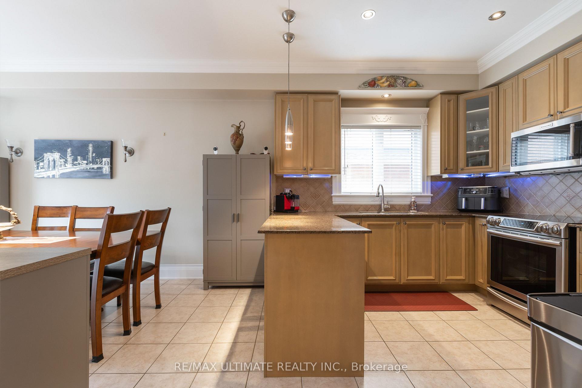 Photo 12 of 15 Ozoner Crescent, Vaughan, Vellore Village — HOMEH