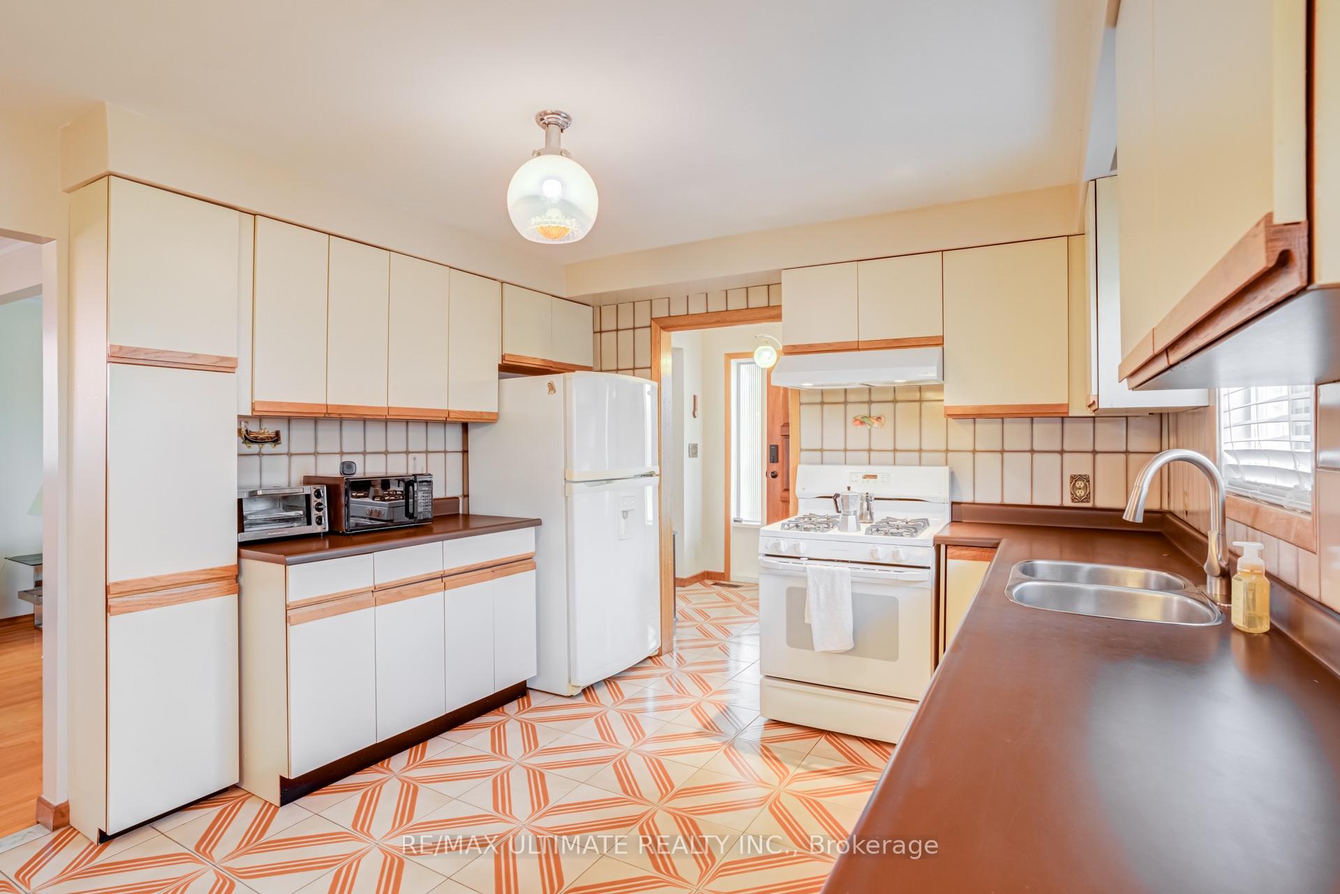 Photo 10 of 50 Chillery Avenue, Scarborough, Eglinton East — HOMEH