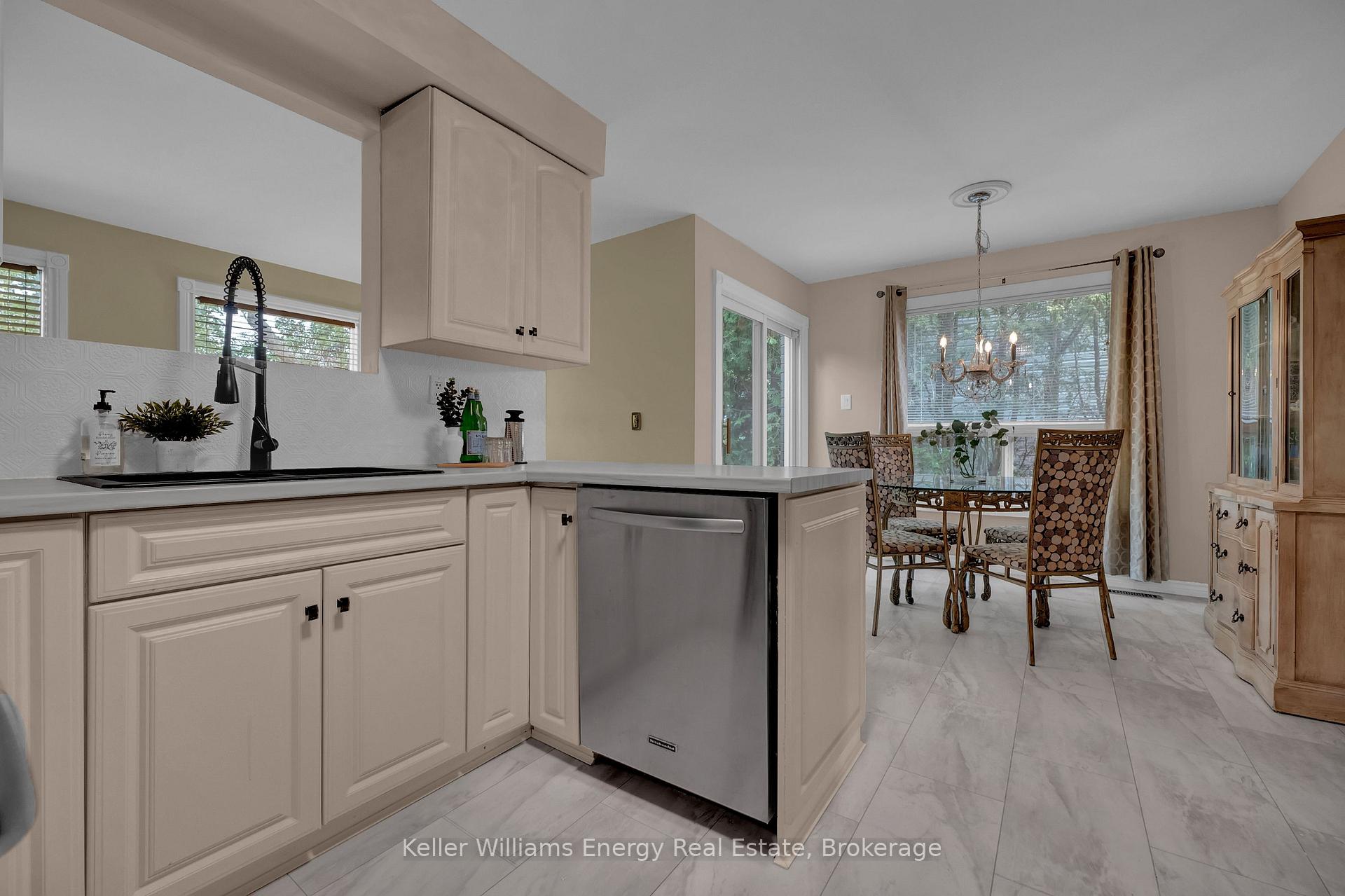 Photo 18 of 276 Andrew Street, Clarington, Newcastle — HOMEH