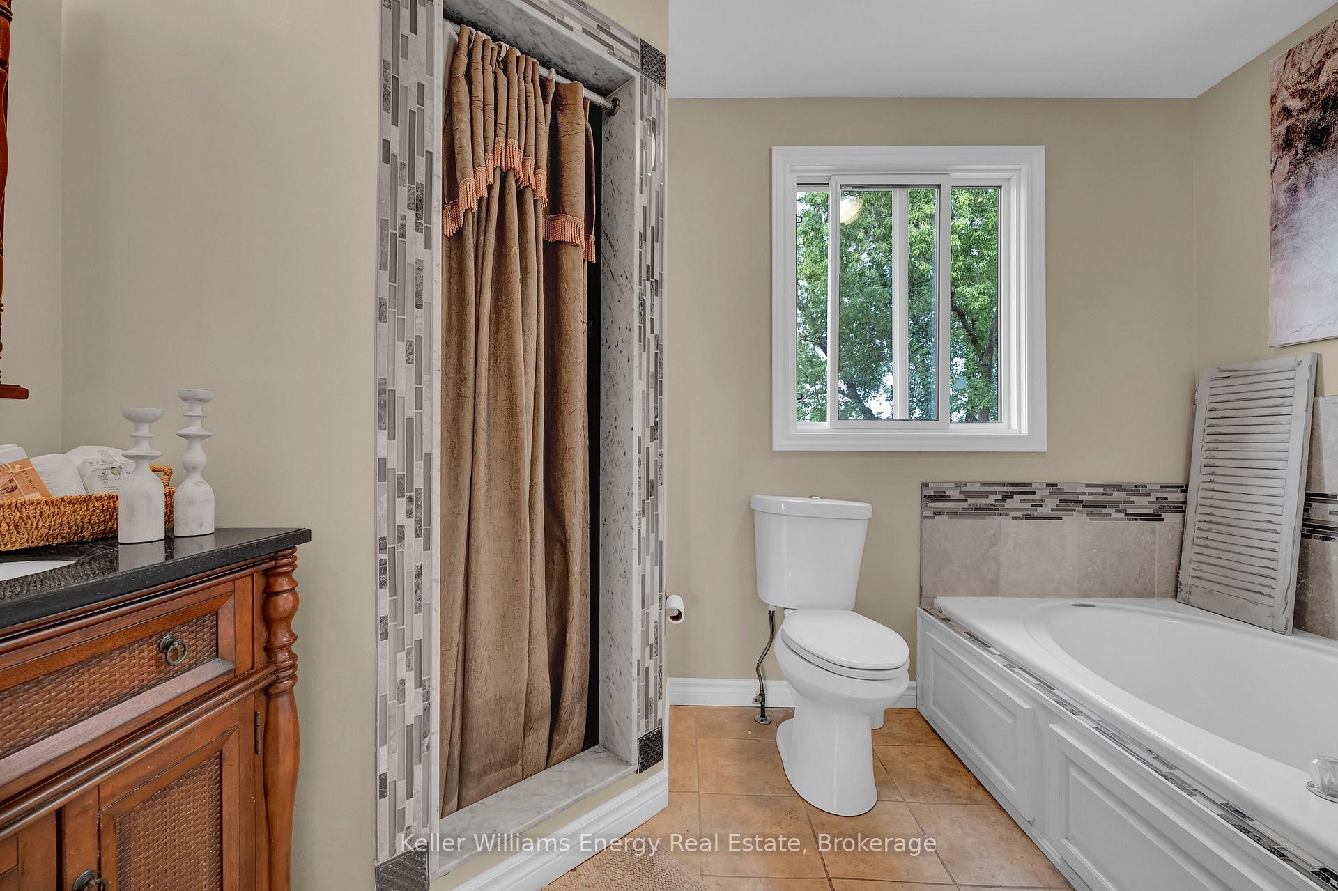 Photo 33 of 276 Andrew Street, Clarington, Newcastle — HOMEH