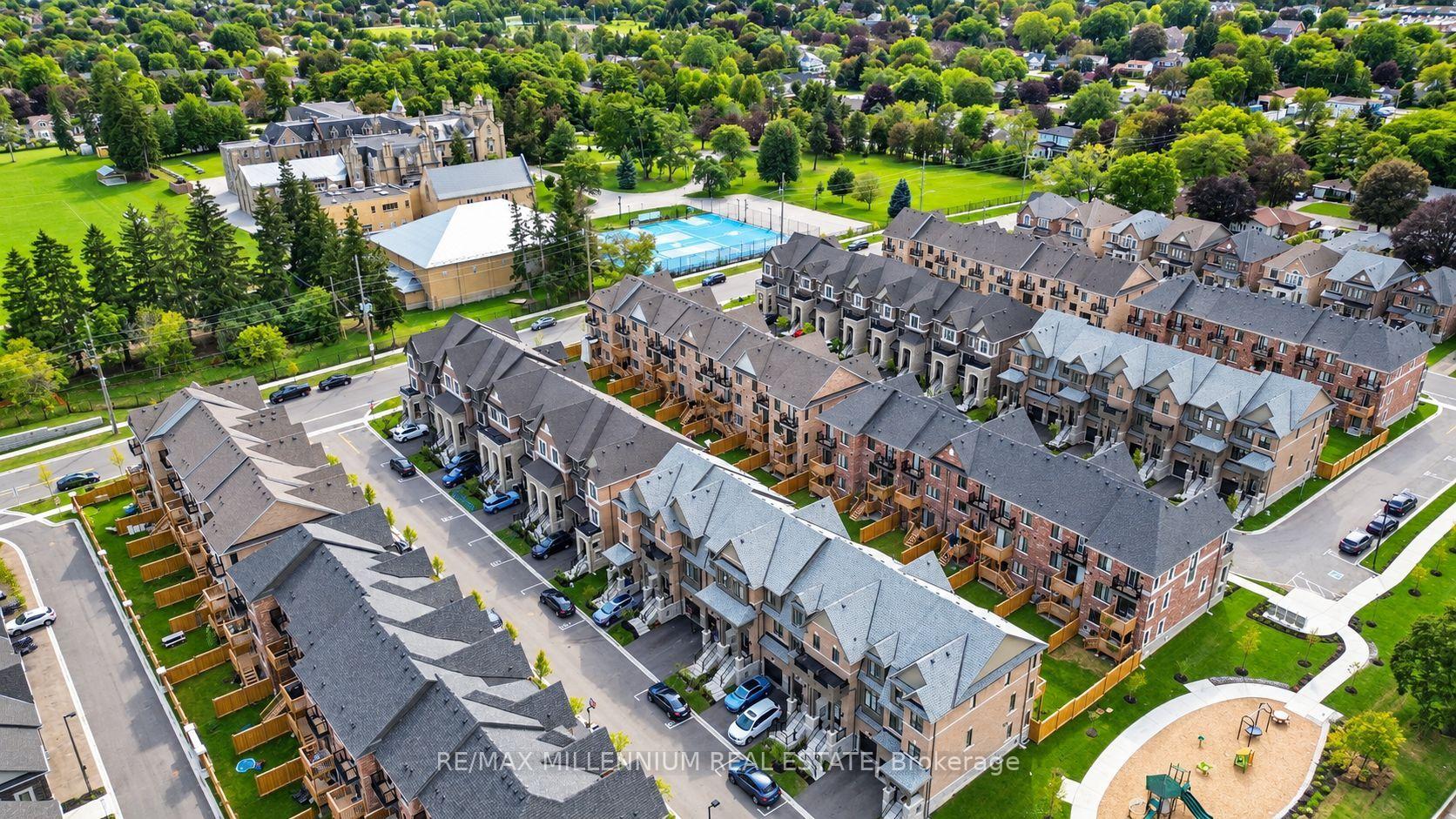 Photo 3 of 24 Calloway Way, Whitby, Downtown Whitby — HOMEH