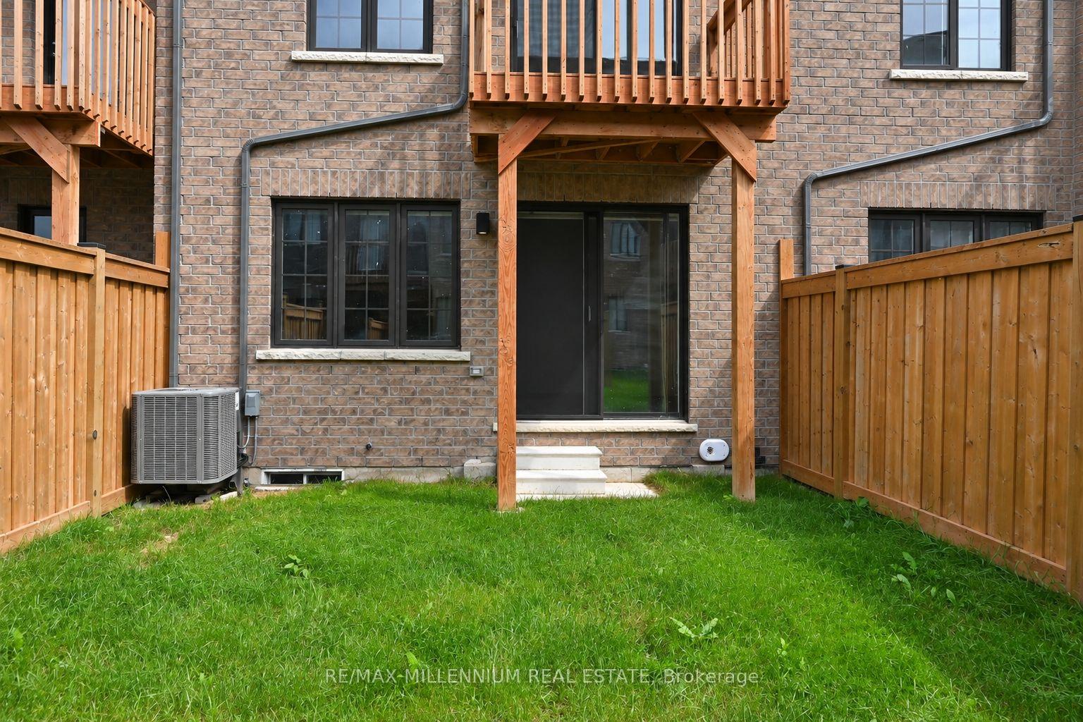 Photo 7 of 24 Calloway Way, Whitby, Downtown Whitby — HOMEH